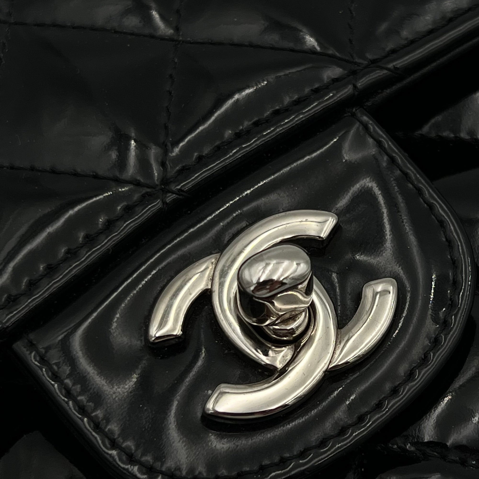 Classic Shoulder Bag Black in Patent Leather, Silver hardware