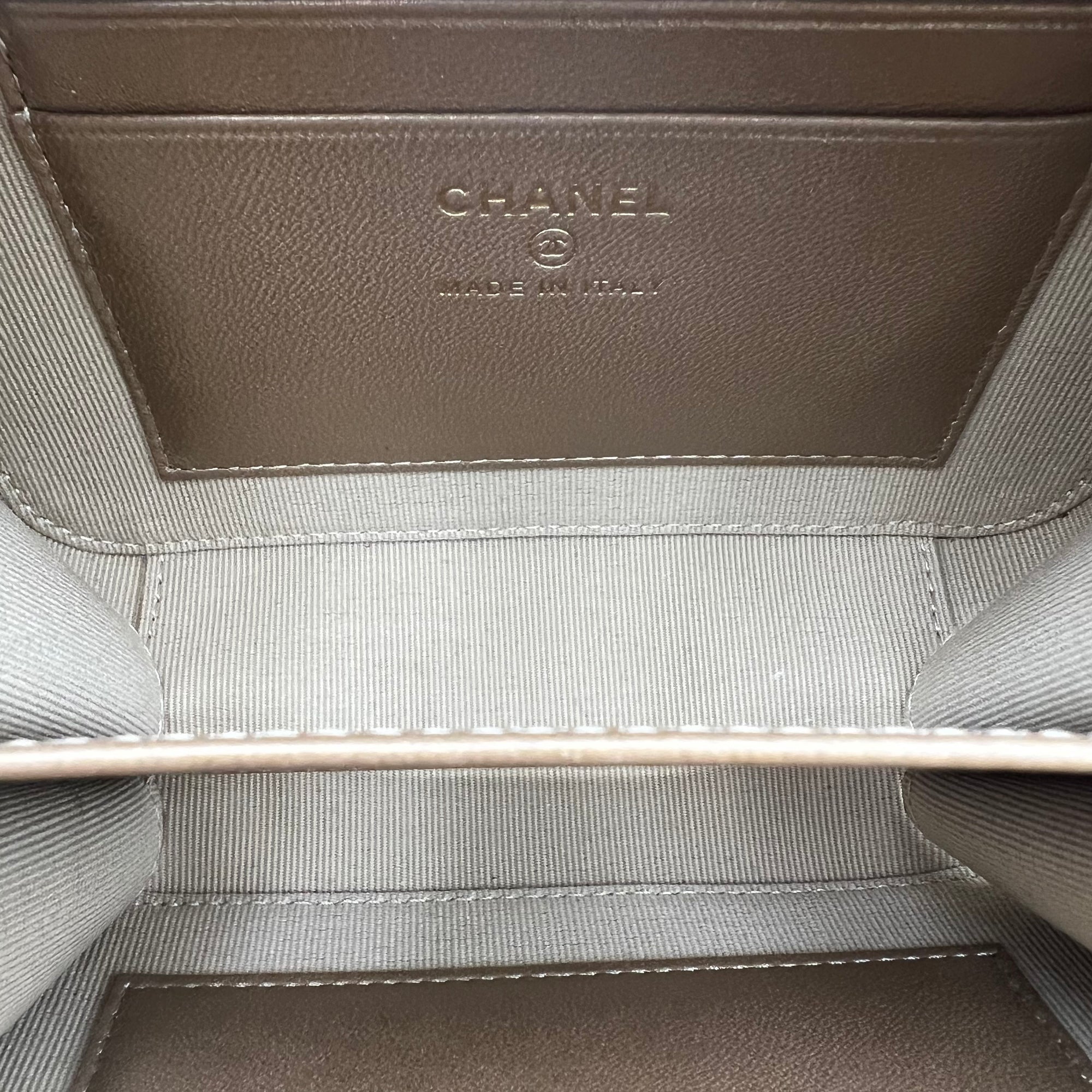 CC Pearl Crush Camera Shoulder Bag Beige in Lambskin, Gold hardware