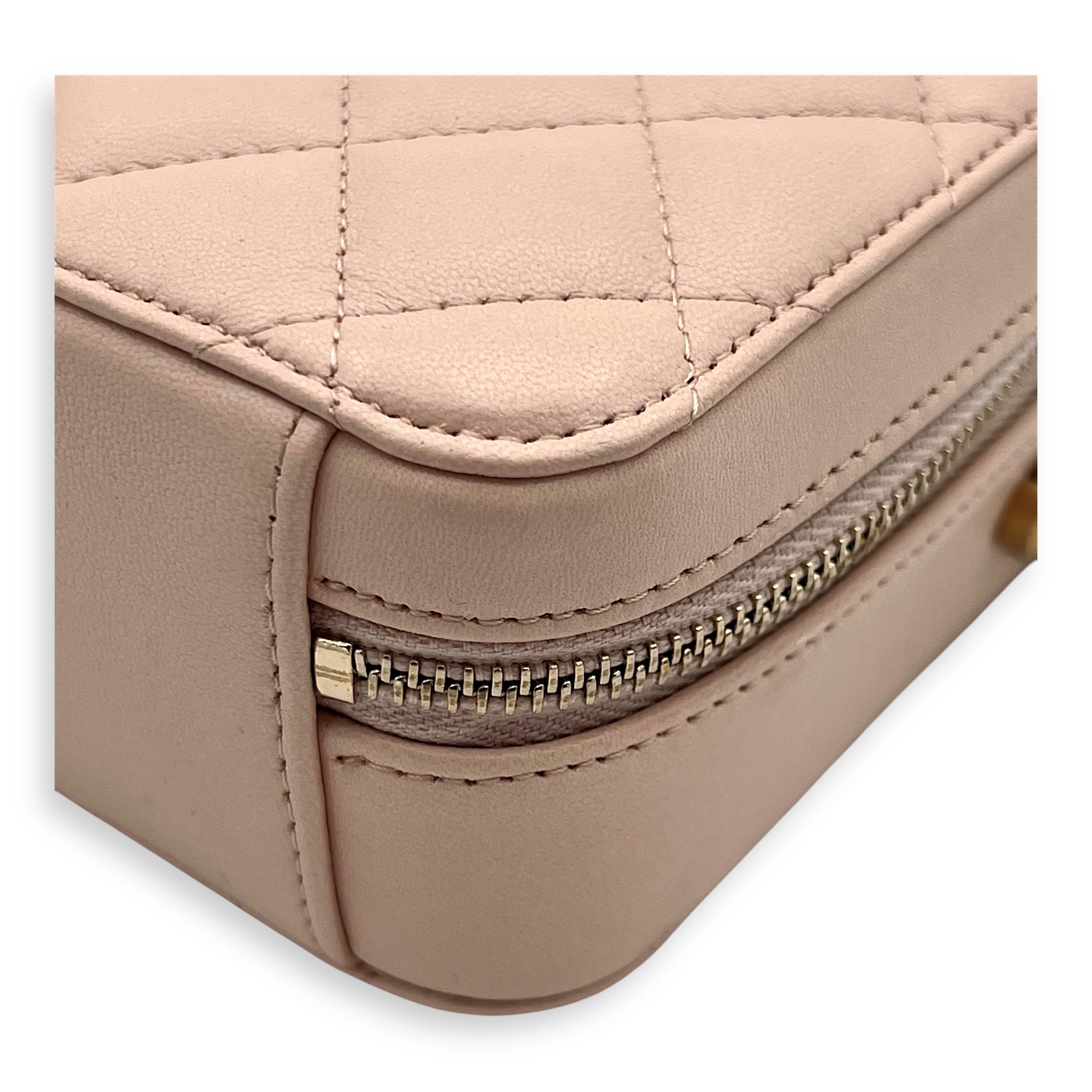CC Pearl Crush Camera Shoulder Bag Beige in Lambskin, Gold hardware