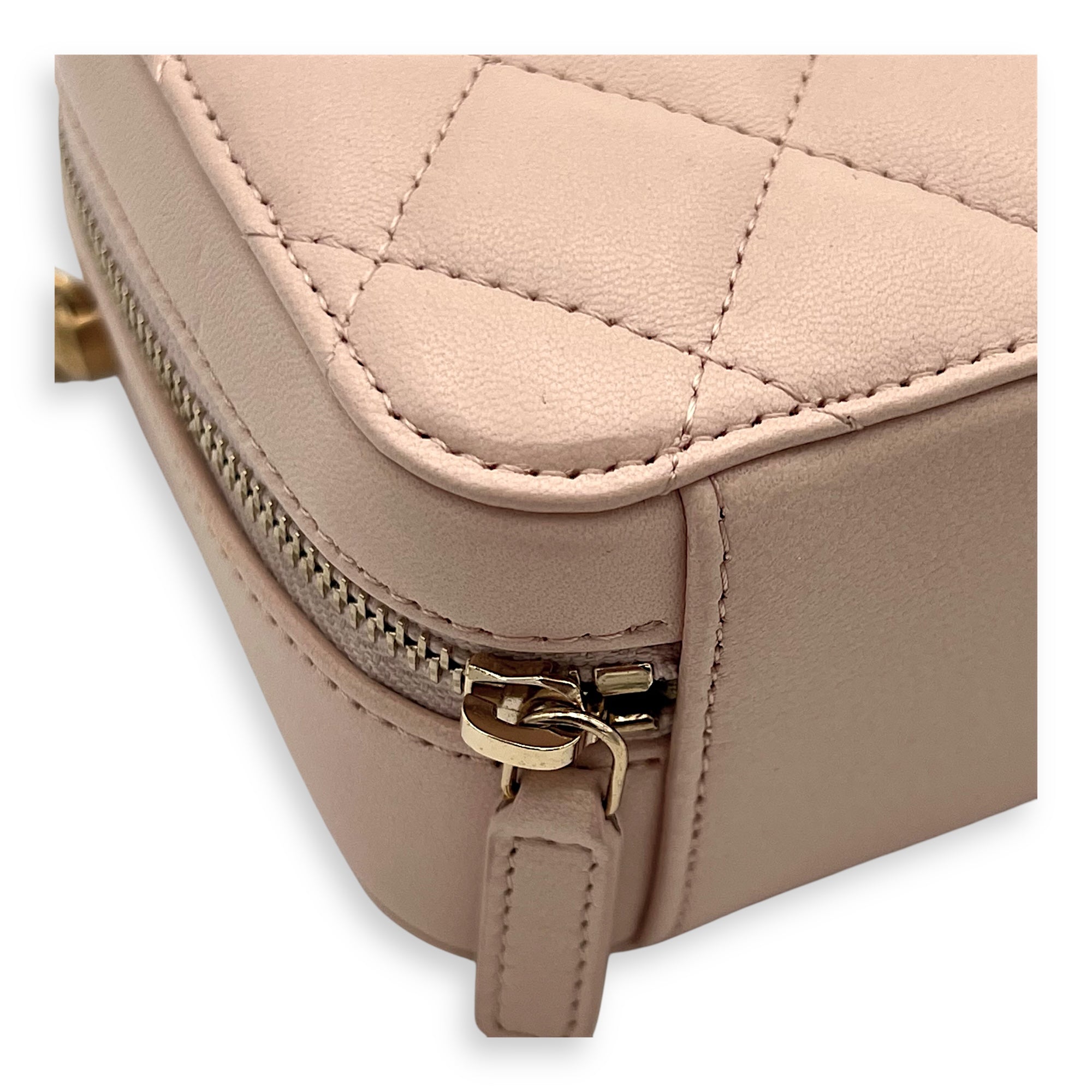 CC Pearl Crush Camera Shoulder Bag Beige in Lambskin, Gold hardware