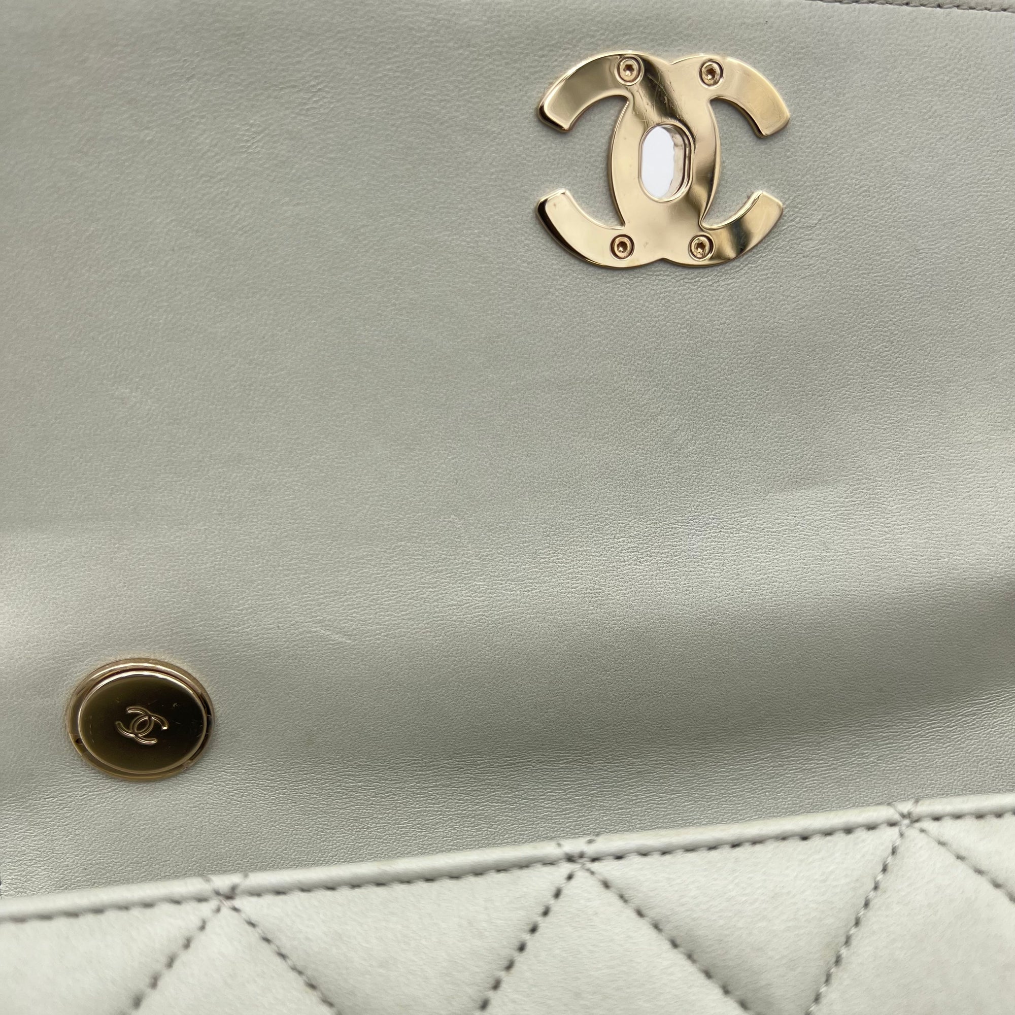 Trendy CC Top Handle Bag Blue in Lambskin, Gold hardware