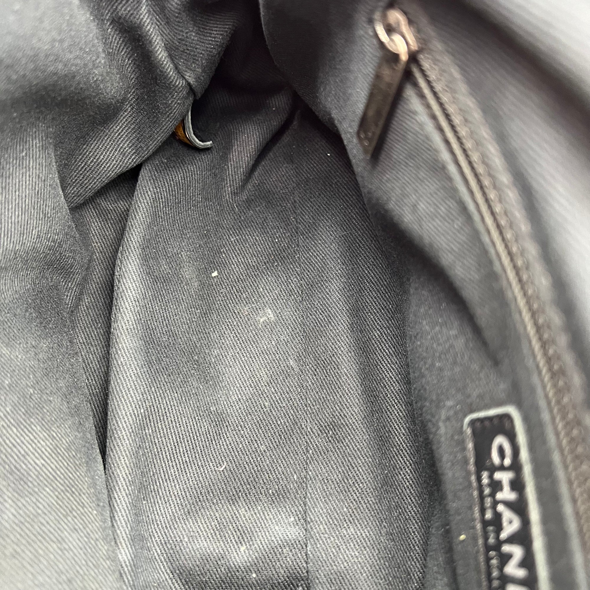 Easy Flap Shoulder Bag Blue in Caviar Leather, Ruthenium hardware