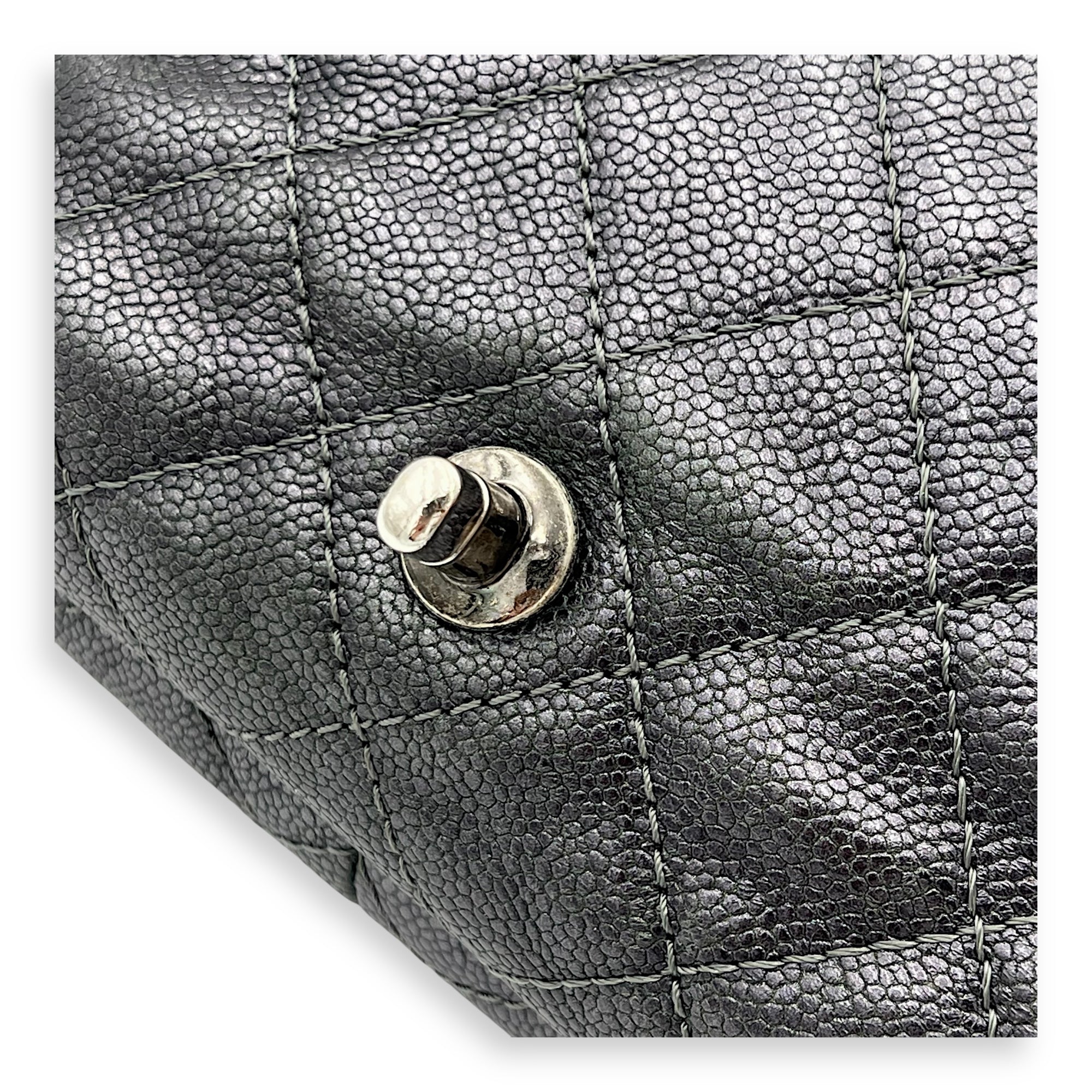 Easy Flap Shoulder Bag Blue in Caviar Leather, Ruthenium hardware