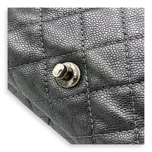 Easy Flap Shoulder Bag Blue in Caviar Leather, Ruthenium hardware