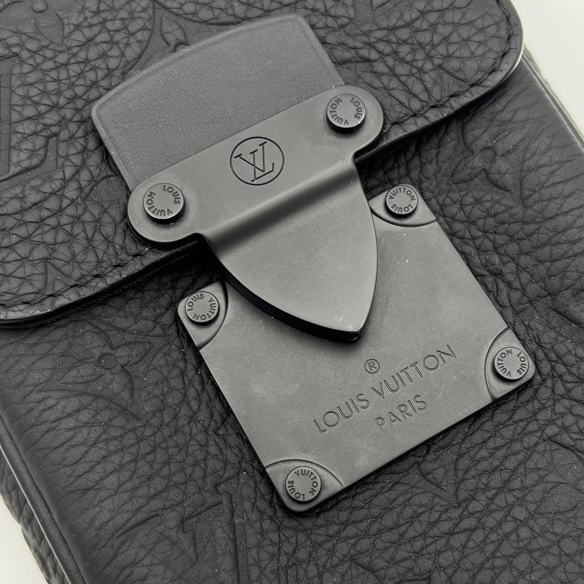 S-lock Vertical Wearable Wallet Shoulder Bag Black in Taurillon Leather, Black hardware