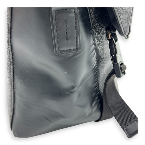 VOYAGE DEFILE HOMME AUTOMNE HIVER Messenger Bag MM Black in Monogram Coated Canvas, Silver hardware