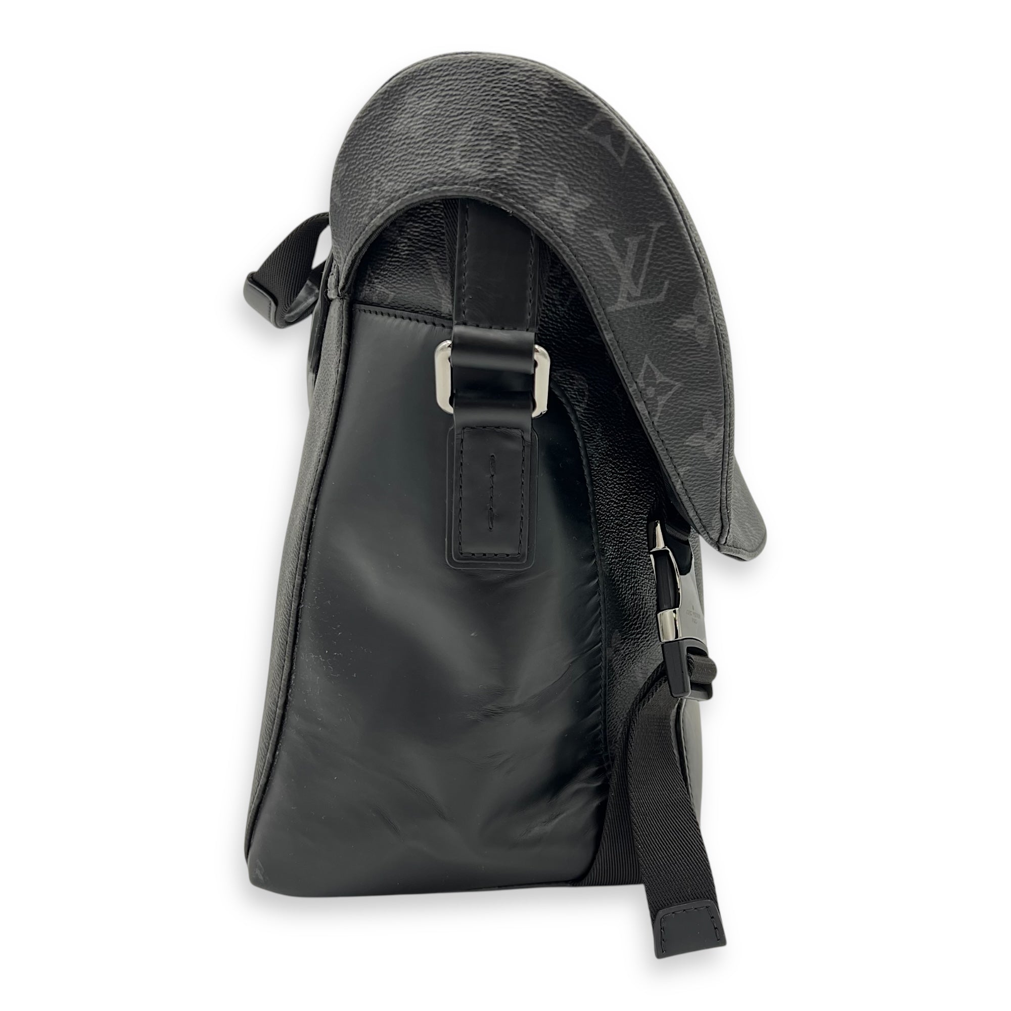 VOYAGE DEFILE HOMME AUTOMNE HIVER Messenger Bag MM Black in Monogram Coated Canvas, Silver hardware