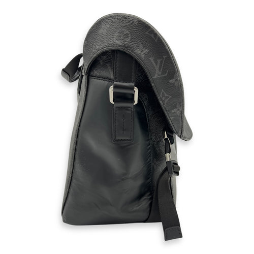 VOYAGE DEFILE HOMME AUTOMNE HIVER Messenger Bag MM Black in Monogram Coated Canvas, Silver hardware