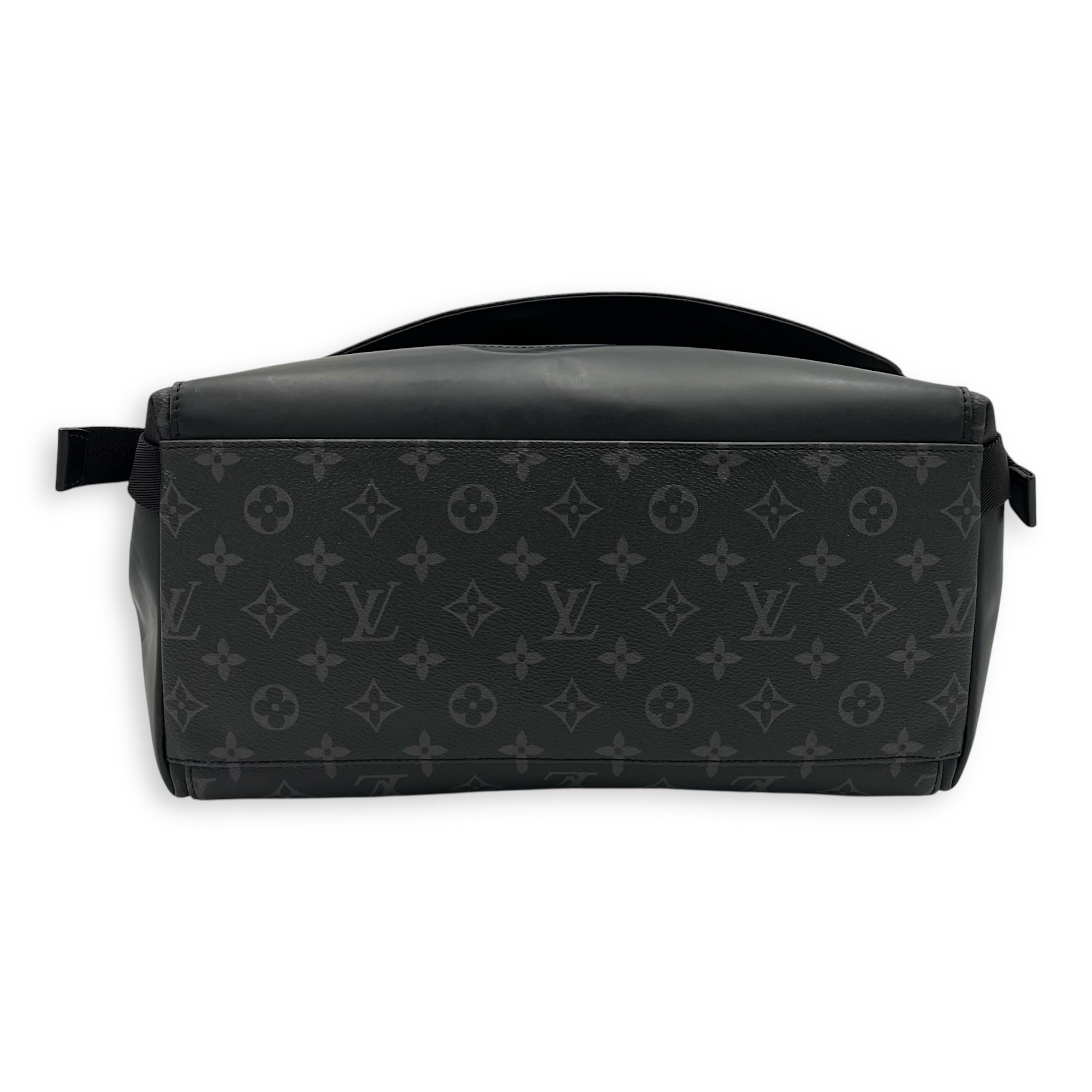 VOYAGE DEFILE HOMME AUTOMNE HIVER Messenger Bag MM Black in Monogram Coated Canvas, Silver hardware