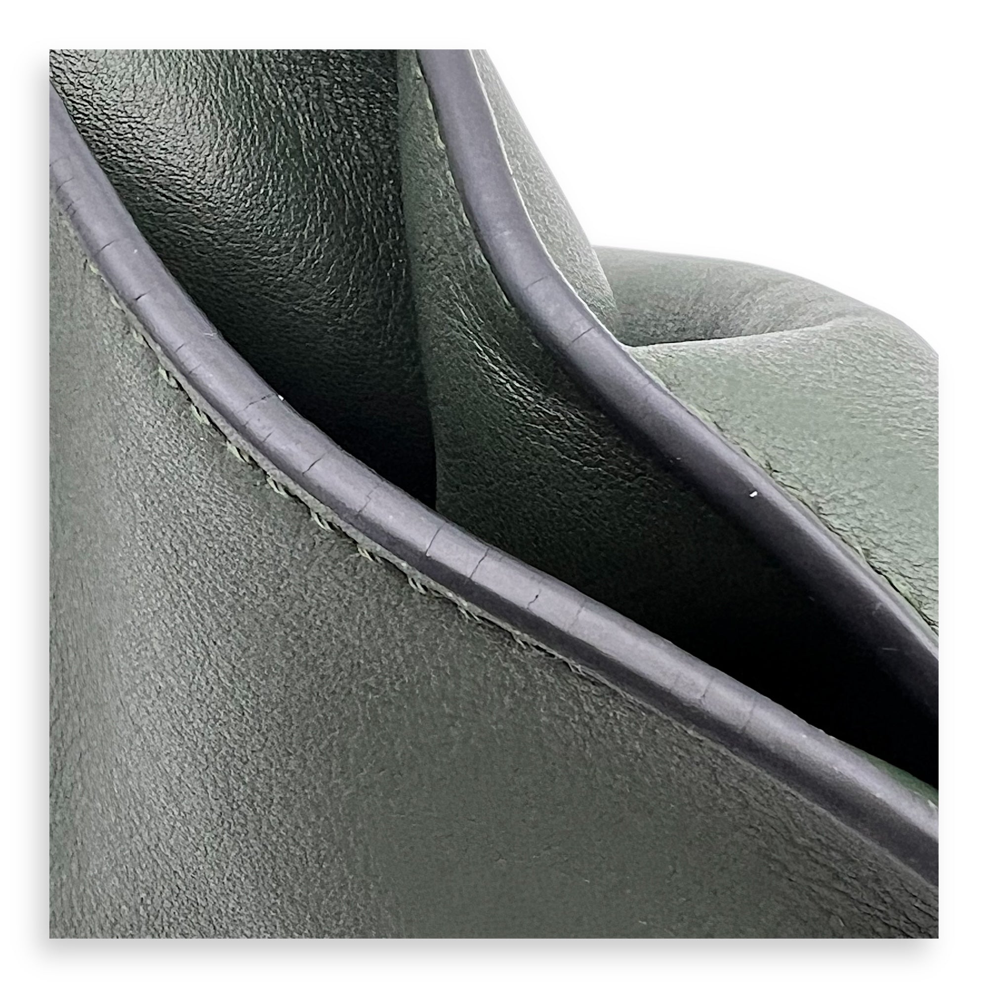 Flamenco Shoulder Bag Green in Calfskin, Gold hardware