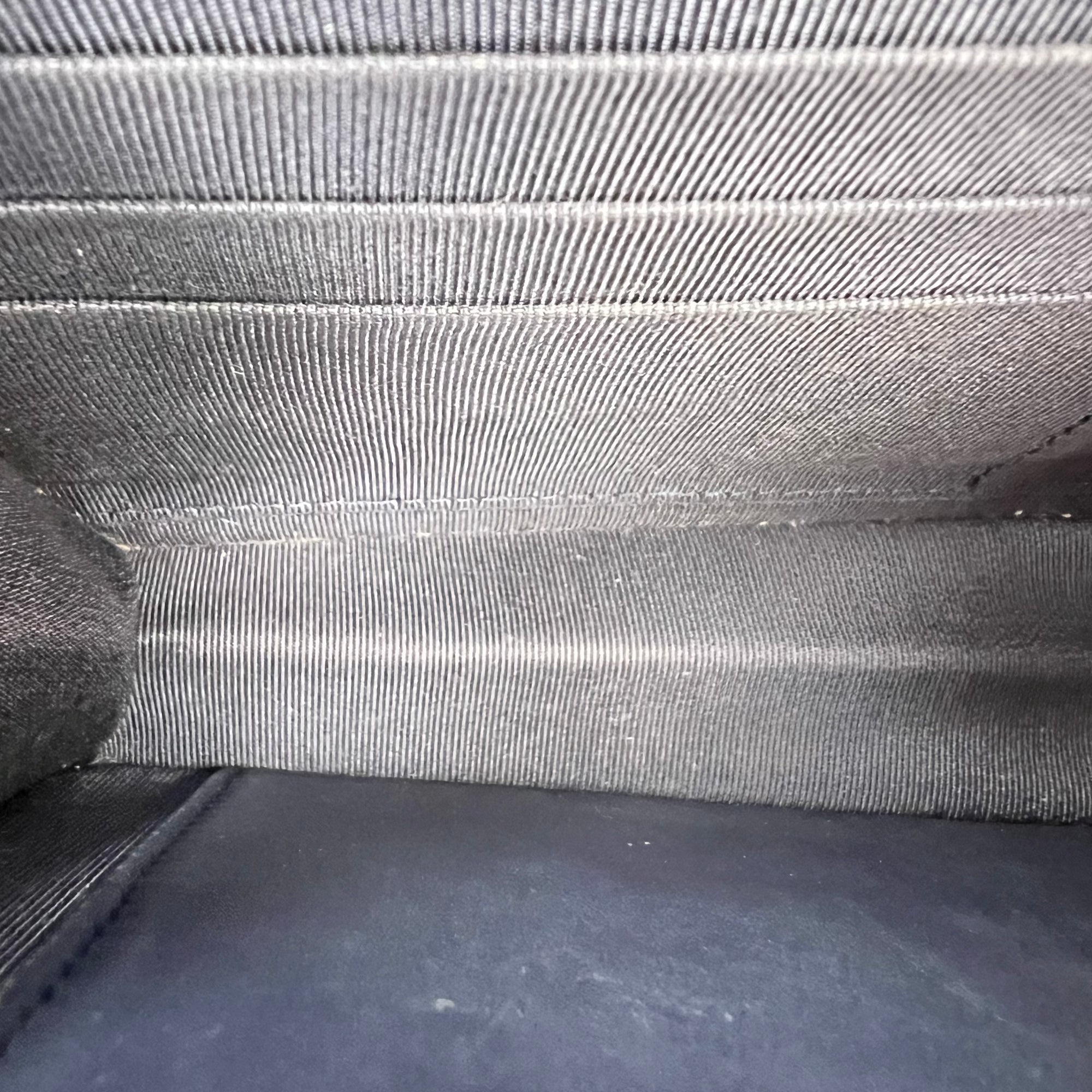 Chevron Wallet On Chain Blue in Caviar Leather, Silver hardware