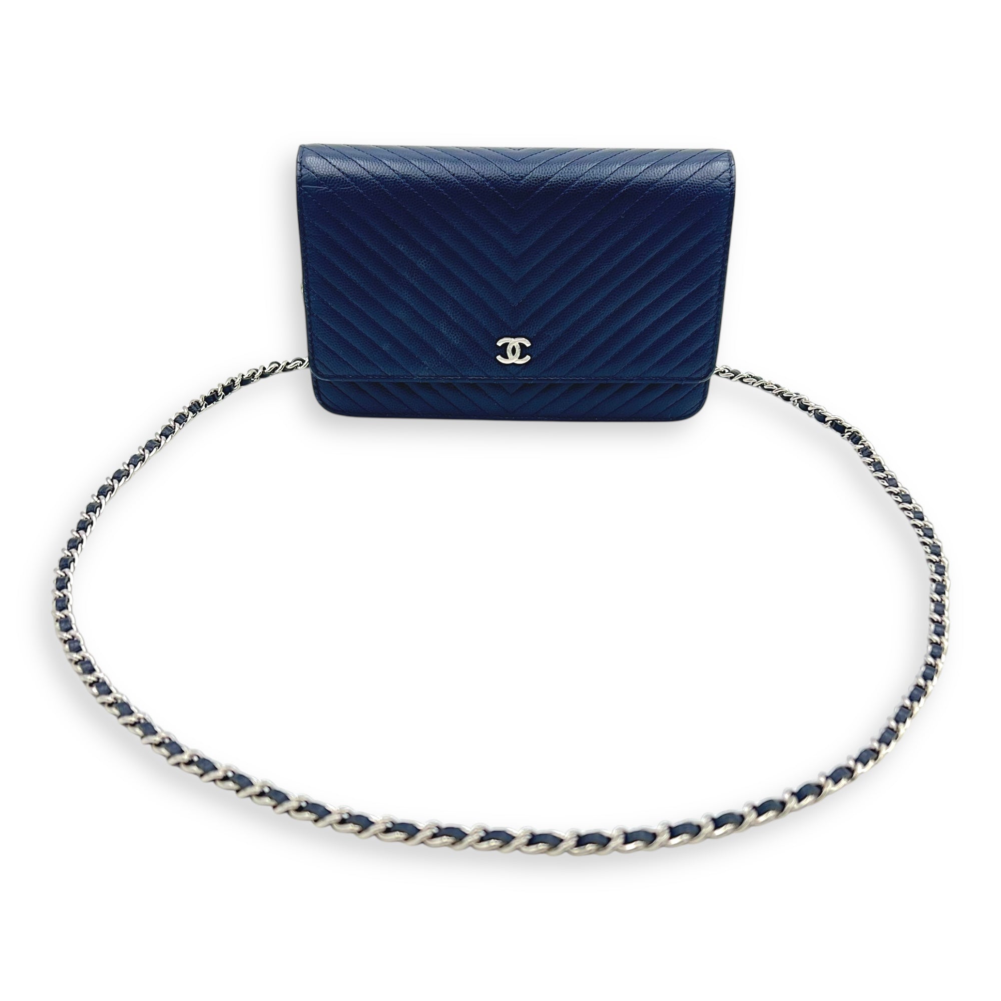 Chevron Wallet On Chain Blue in Caviar Leather, Silver hardware
