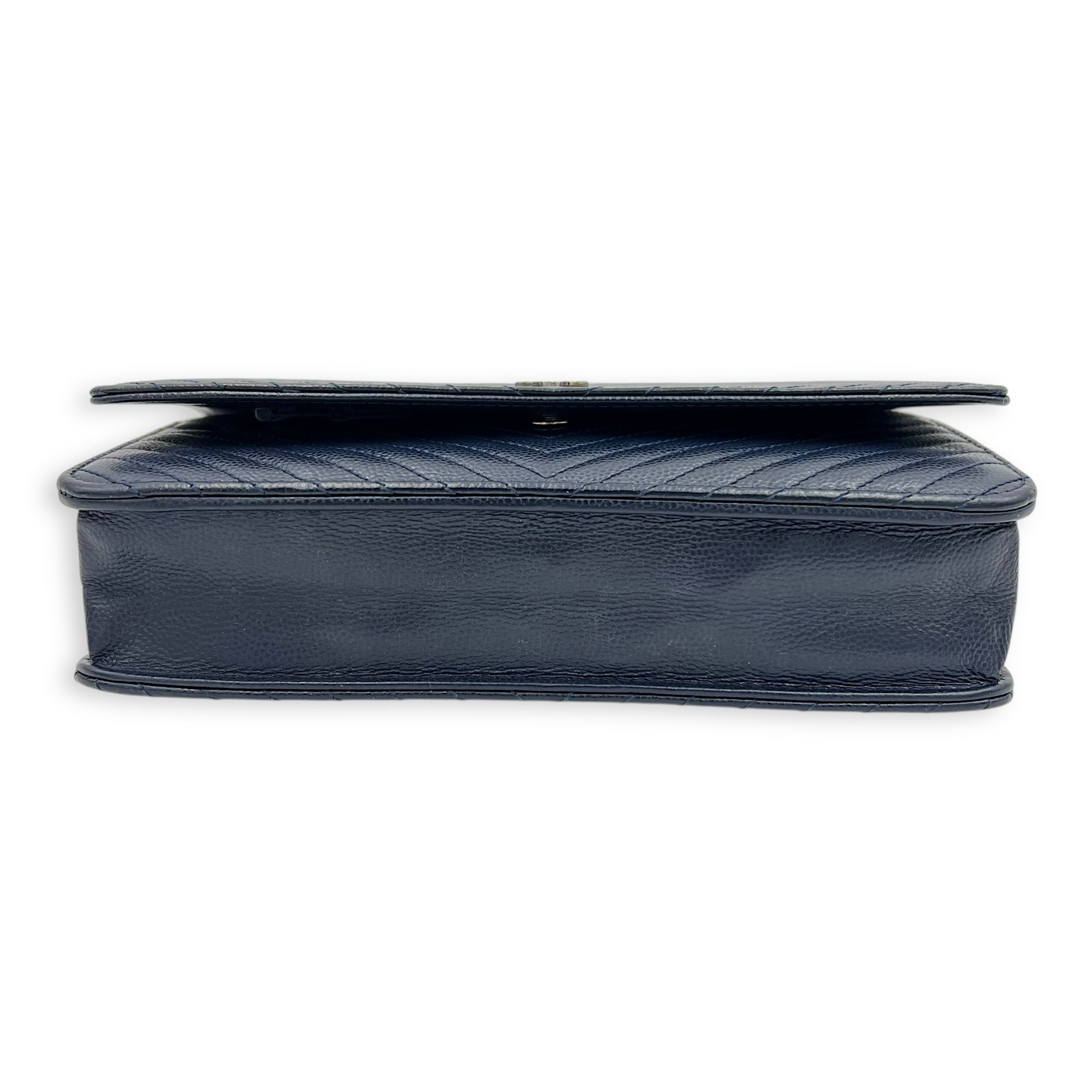 Chevron Wallet On Chain Blue in Caviar Leather, Silver hardware