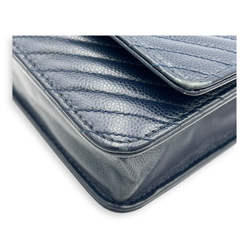Chevron Wallet On Chain Blue in Caviar Leather, Silver hardware