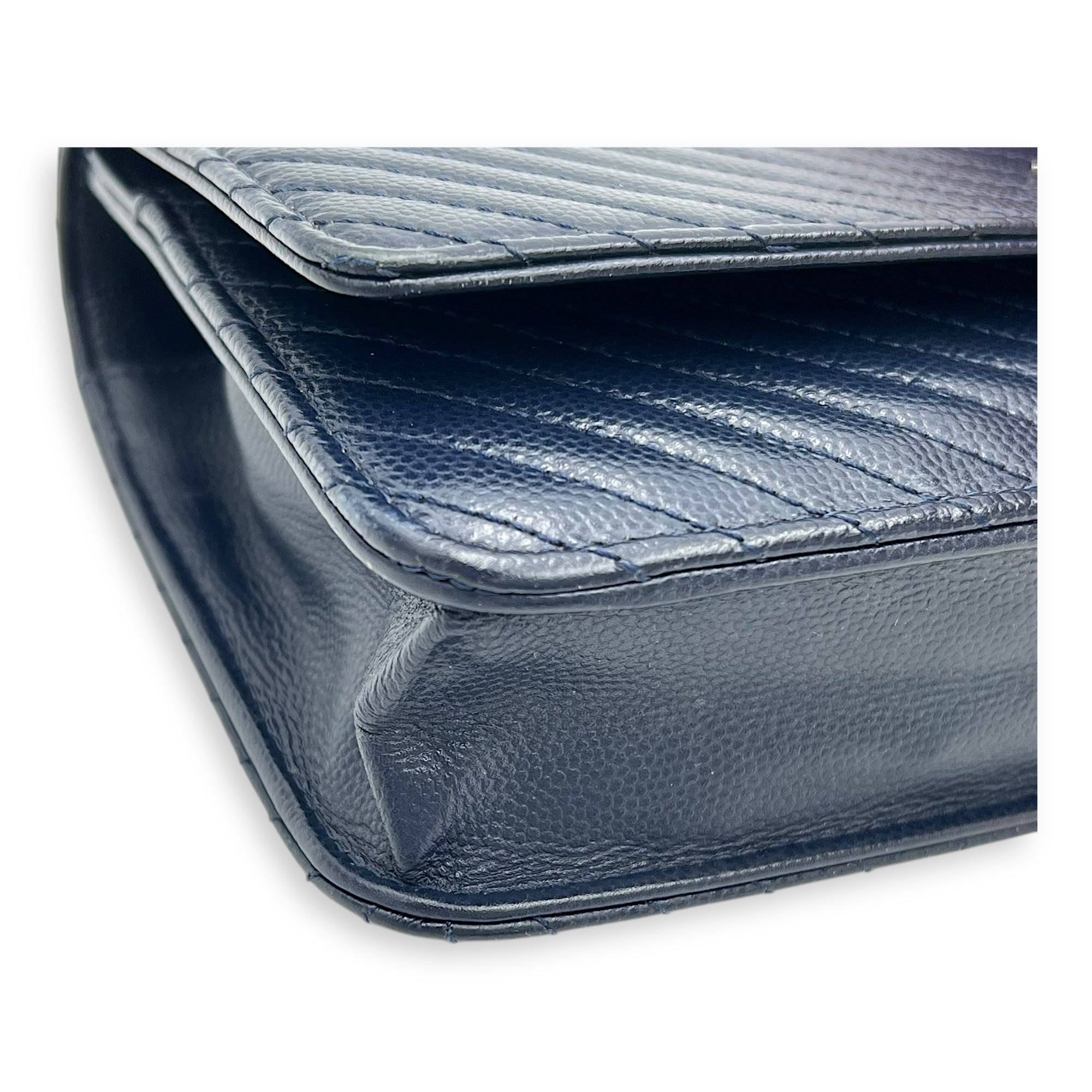 Chevron Wallet On Chain Blue in Caviar Leather, Silver hardware
