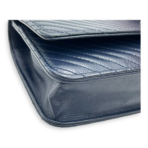 Chevron Wallet On Chain Blue in Caviar Leather, Silver hardware
