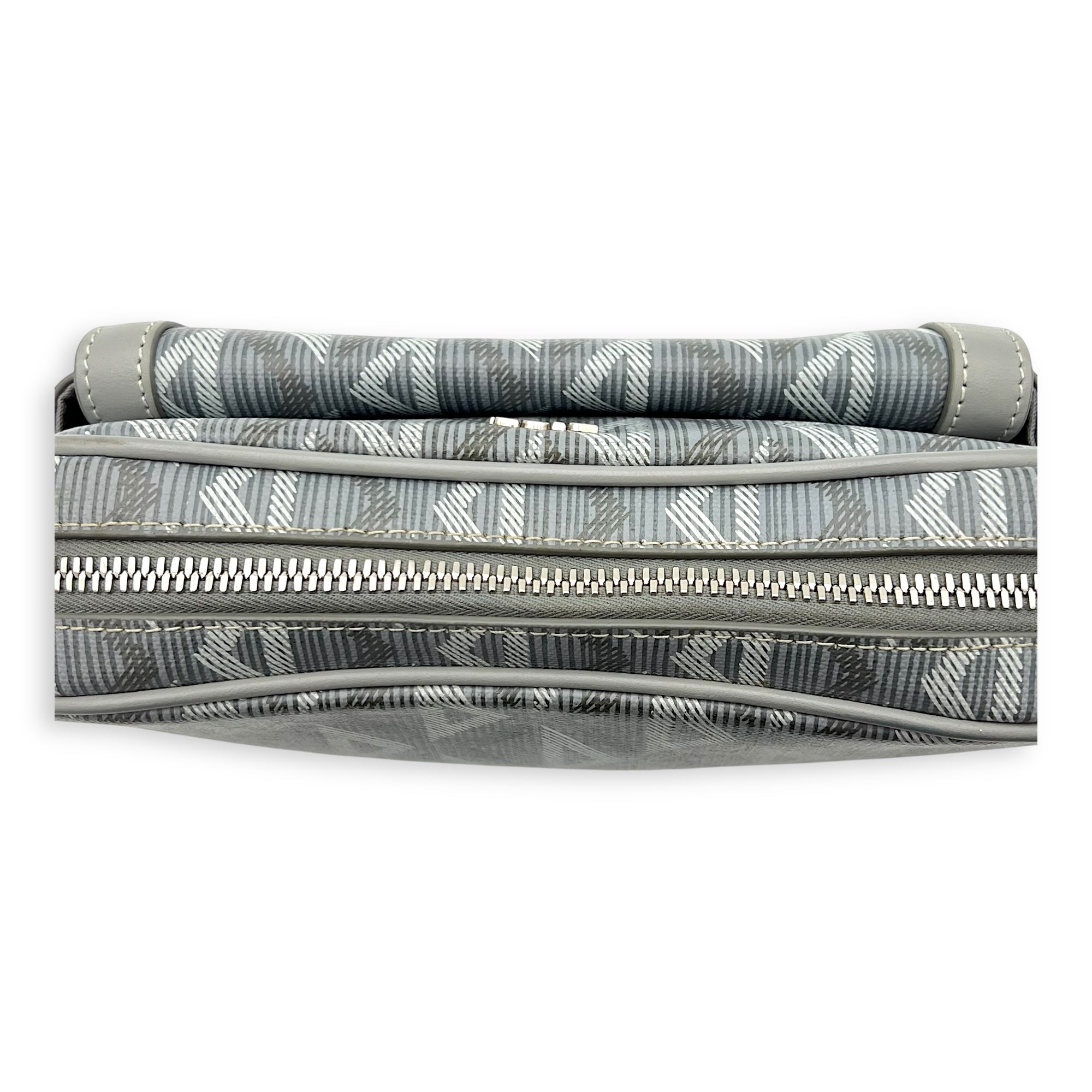 HIt the Road Messenger Grey in Coated Canvas, Silver hardware