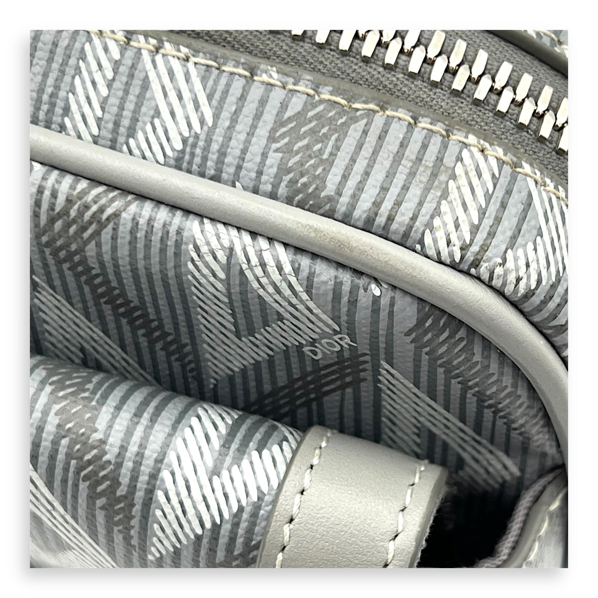 HIt the Road Messenger Grey in Coated Canvas, Silver hardware