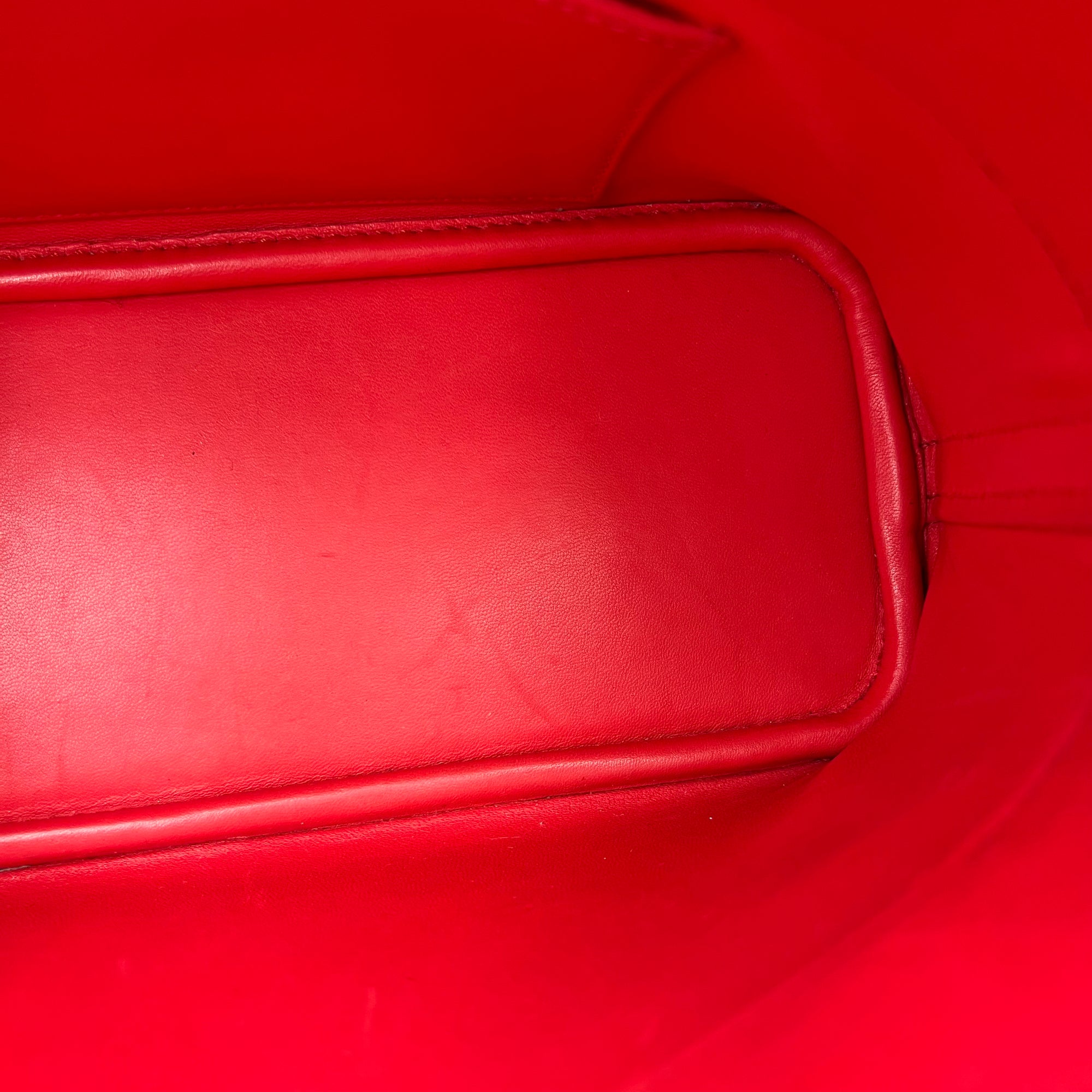 Bolide Red in Epsom, Silver hardware