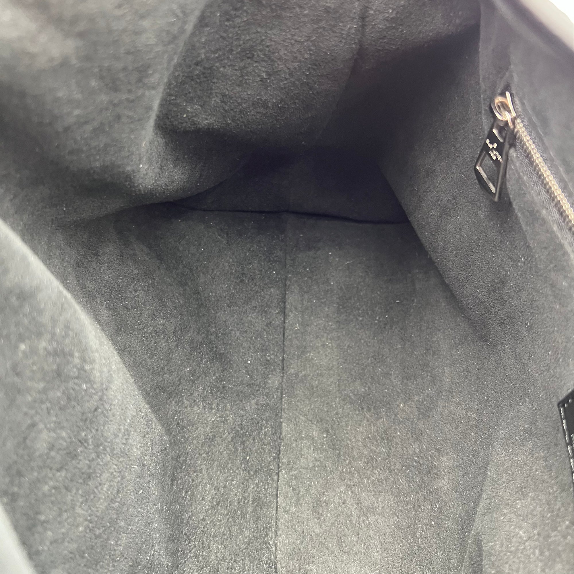 Carryall Cargo Vibe Shoulder Bag Black in Calfskin, Silver hardware