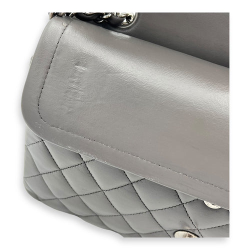Classic Medium Grey (retouched) Shoulder Bag in Lambskin, Silver hardware