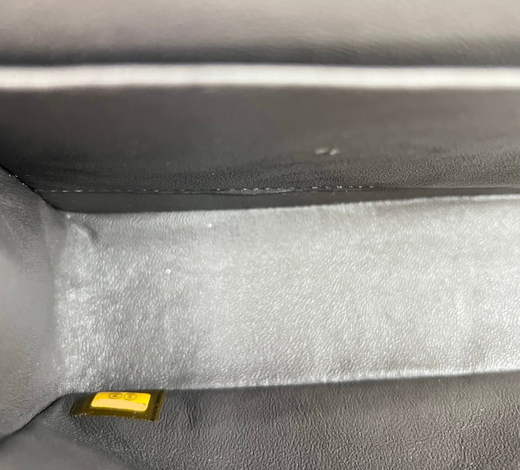 Classic Medium Grey (retouched) Shoulder Bag in Lambskin, Silver hardware