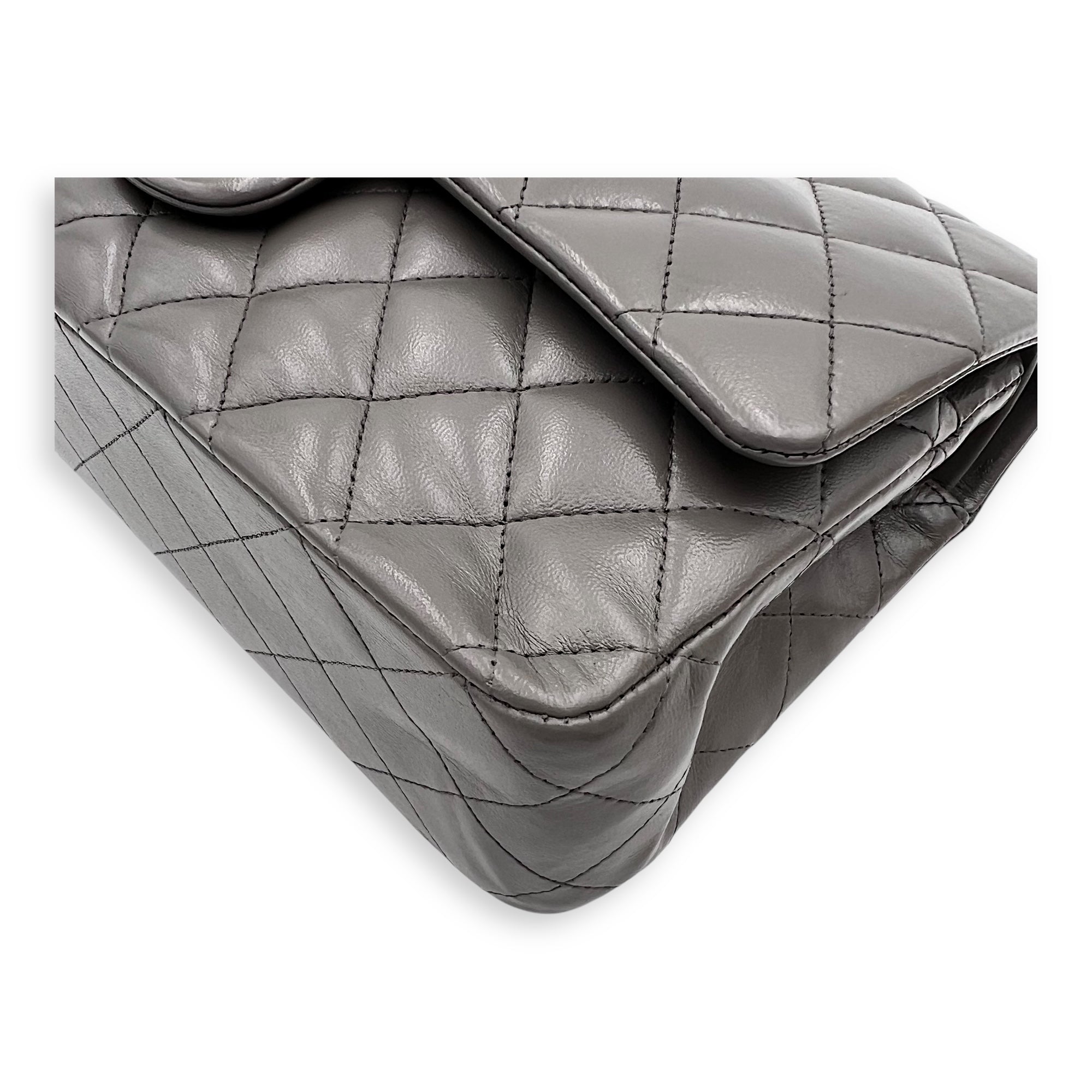 Classic Medium Grey (retouched) Shoulder Bag in Lambskin, Silver hardware