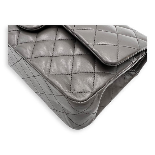 Classic Medium Grey (retouched) Shoulder Bag in Lambskin, Silver hardware
