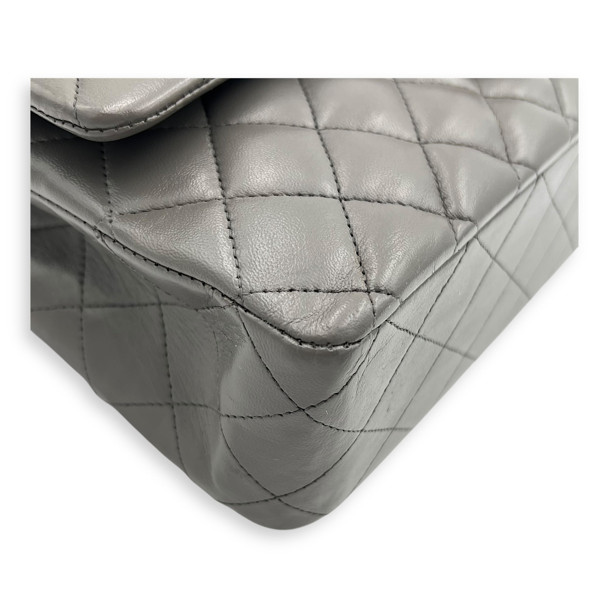 Classic Medium Grey (retouched) Shoulder Bag in Lambskin, Silver hardware