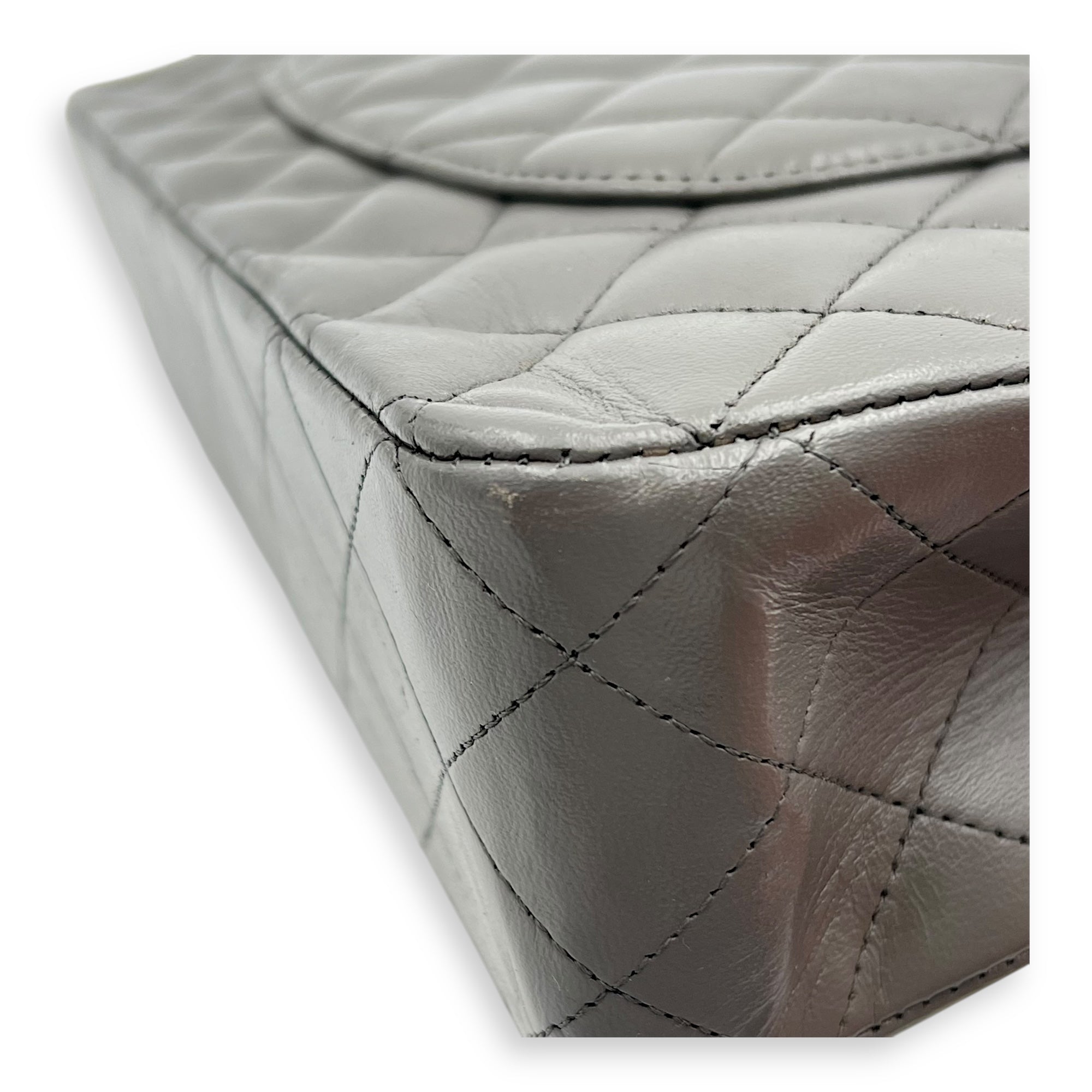 Classic Medium Grey (retouched) Shoulder Bag in Lambskin, Silver hardware