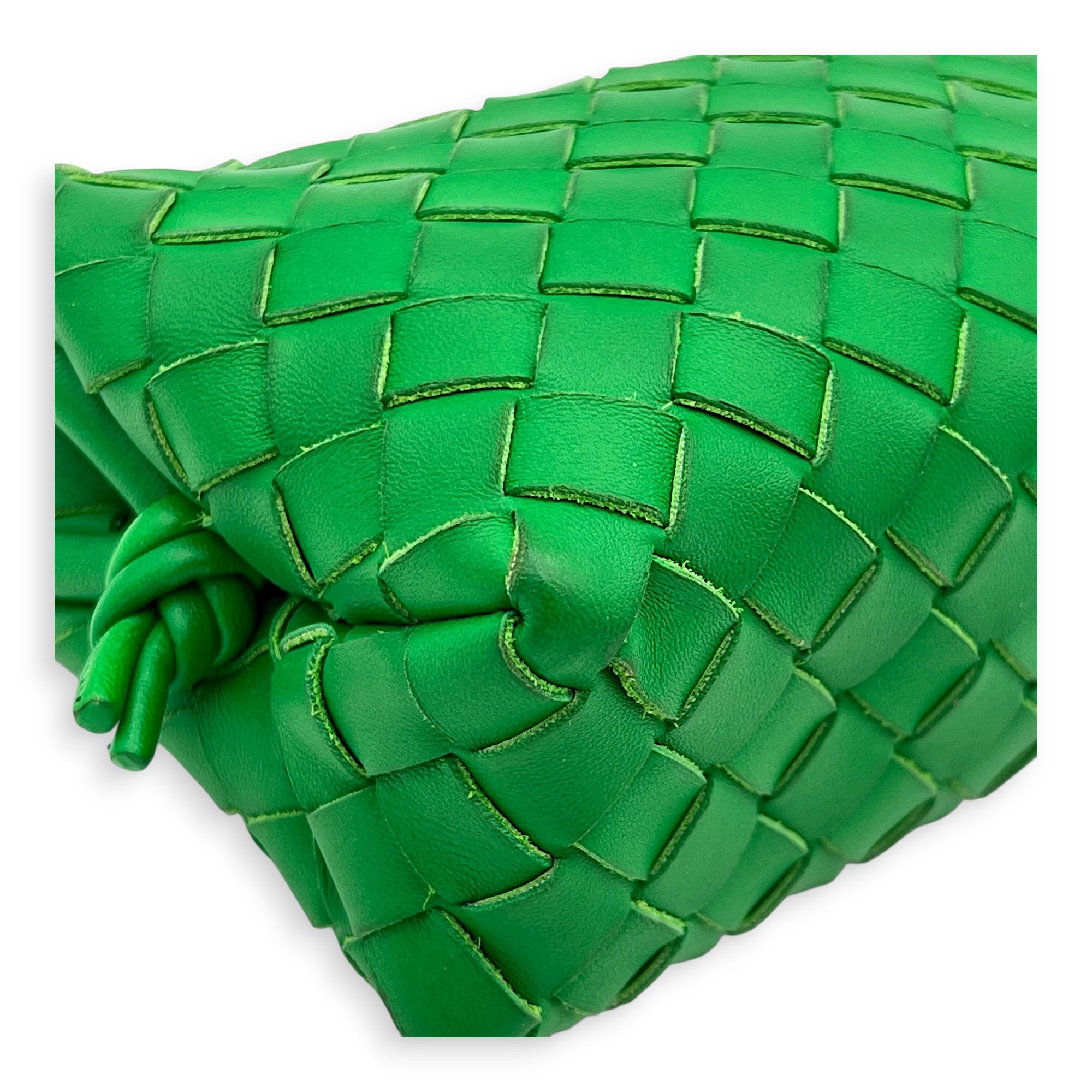 Loop Shoulder Bag Green in Lambskin, Gold hardware