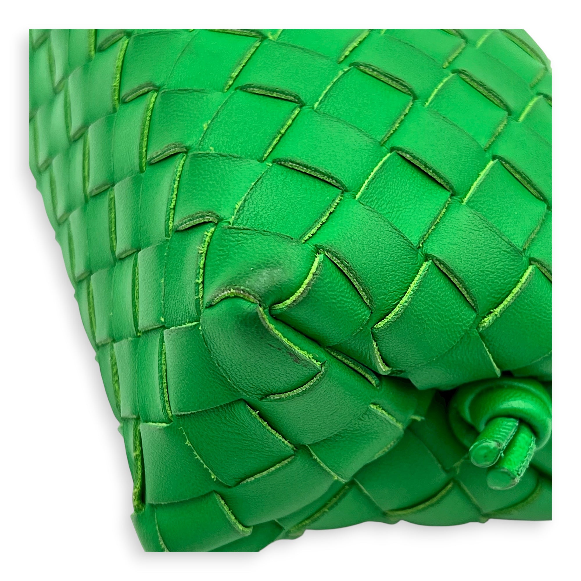 Loop Shoulder Bag Green in Lambskin, Gold hardware