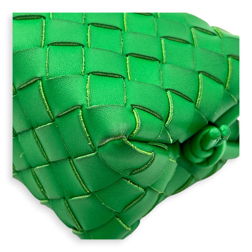 Loop Shoulder Bag Green in Lambskin, Gold hardware