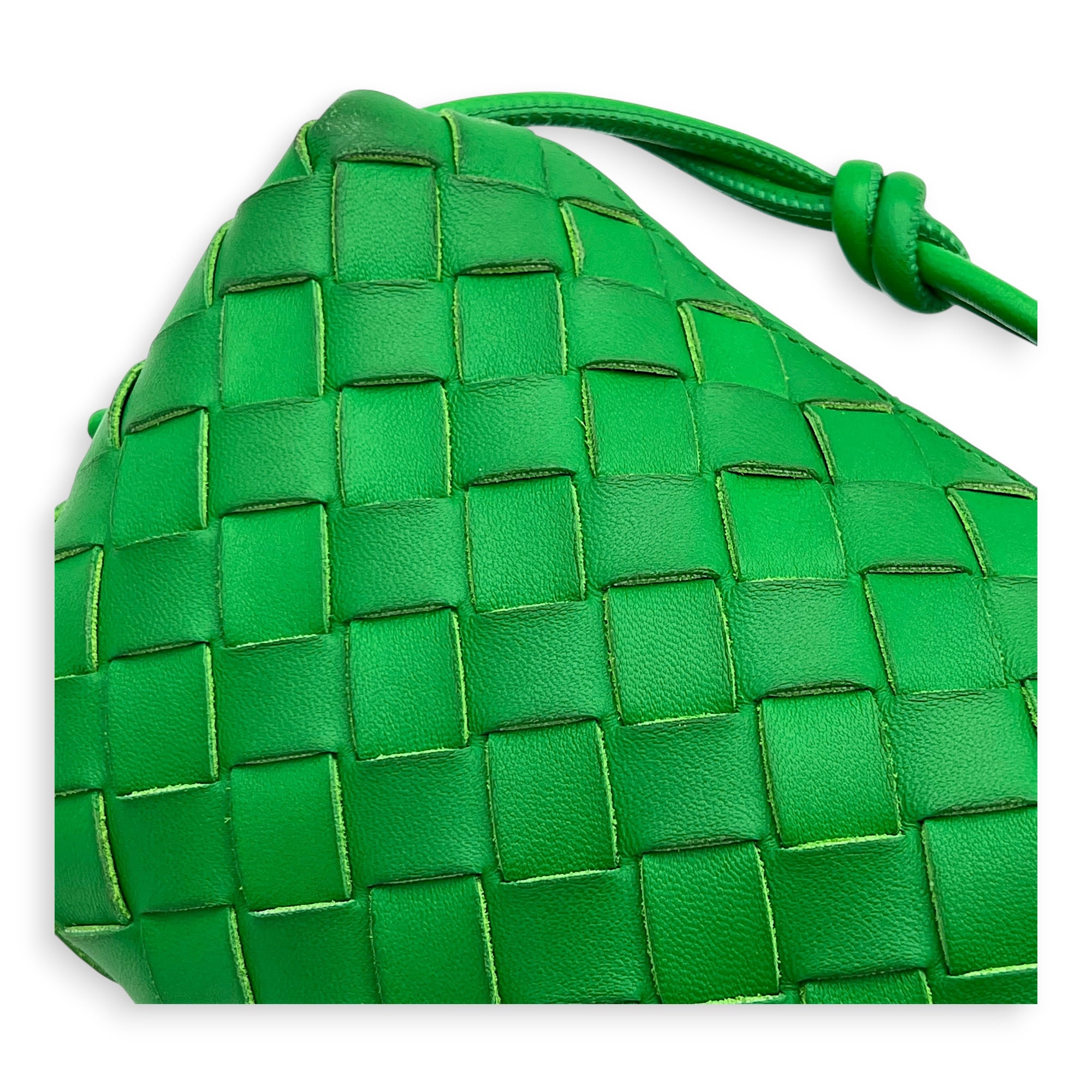 Loop Shoulder Bag Green in Lambskin, Gold hardware