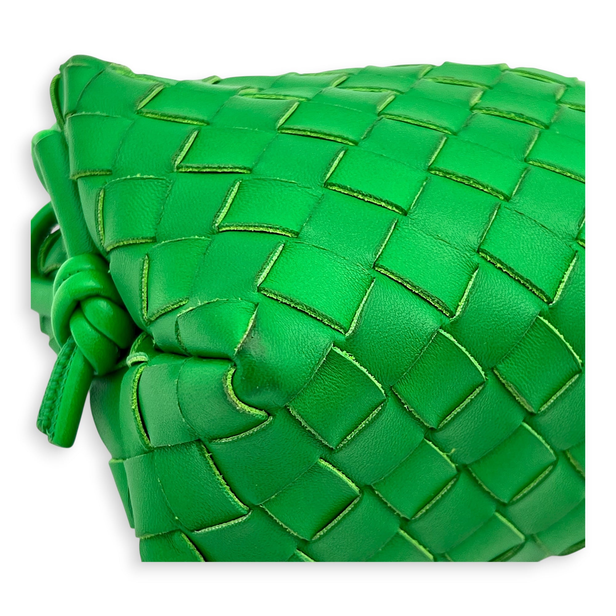 Loop Shoulder Bag Green in Lambskin, Gold hardware