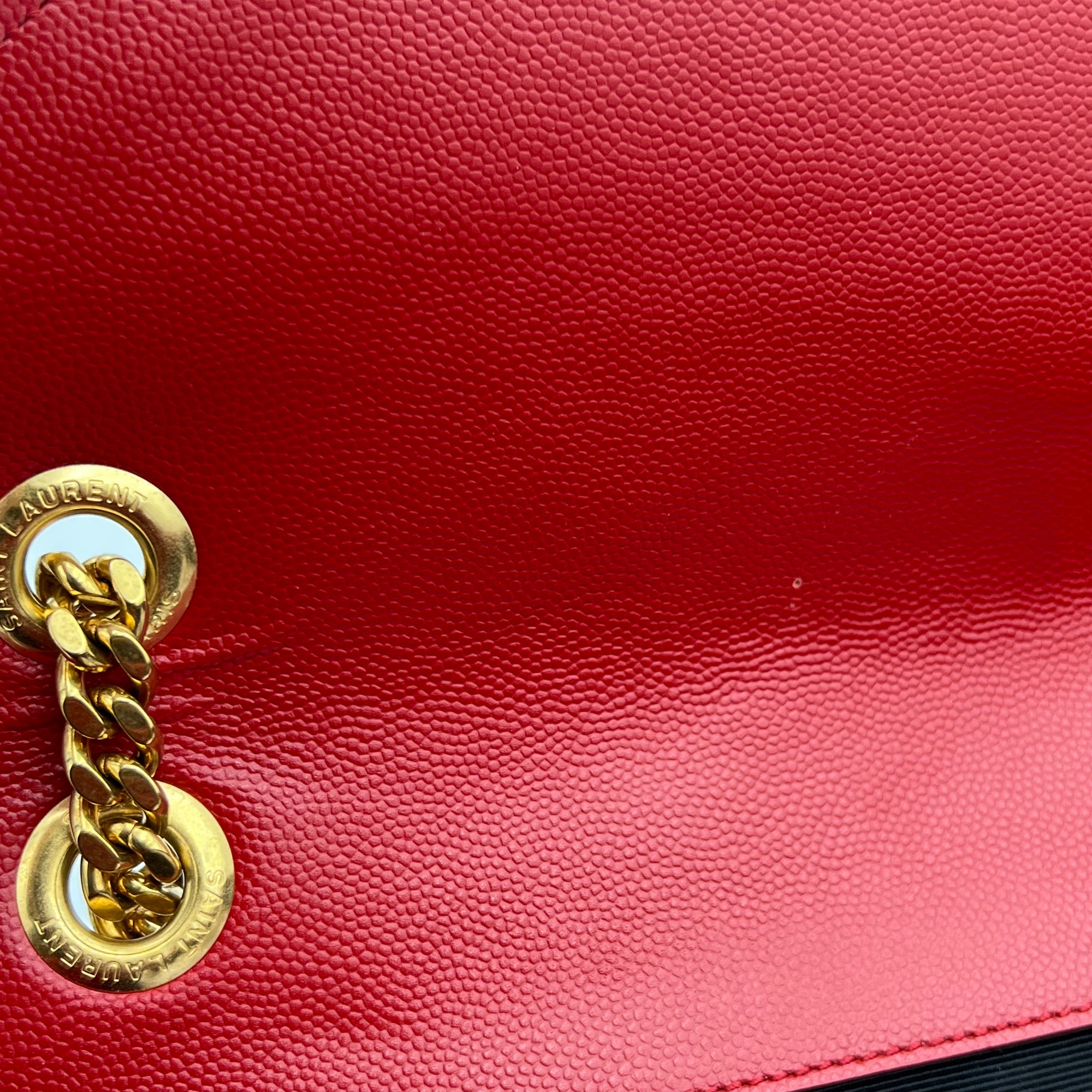 Envelope Shoulder Bag Large Red in Caviar Leather, Gold hardware