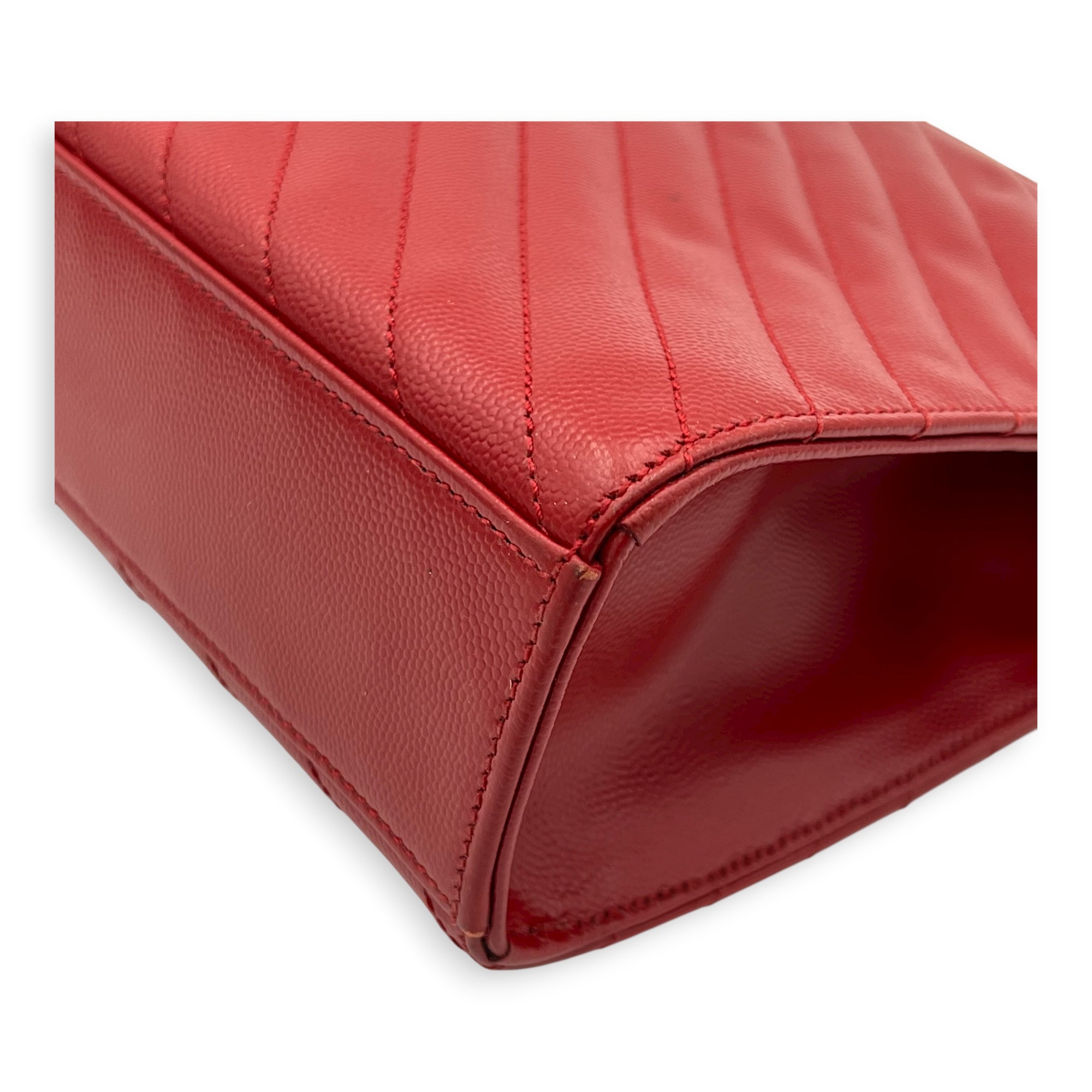 Envelope Shoulder Bag Large Red in Caviar Leather, Gold hardware