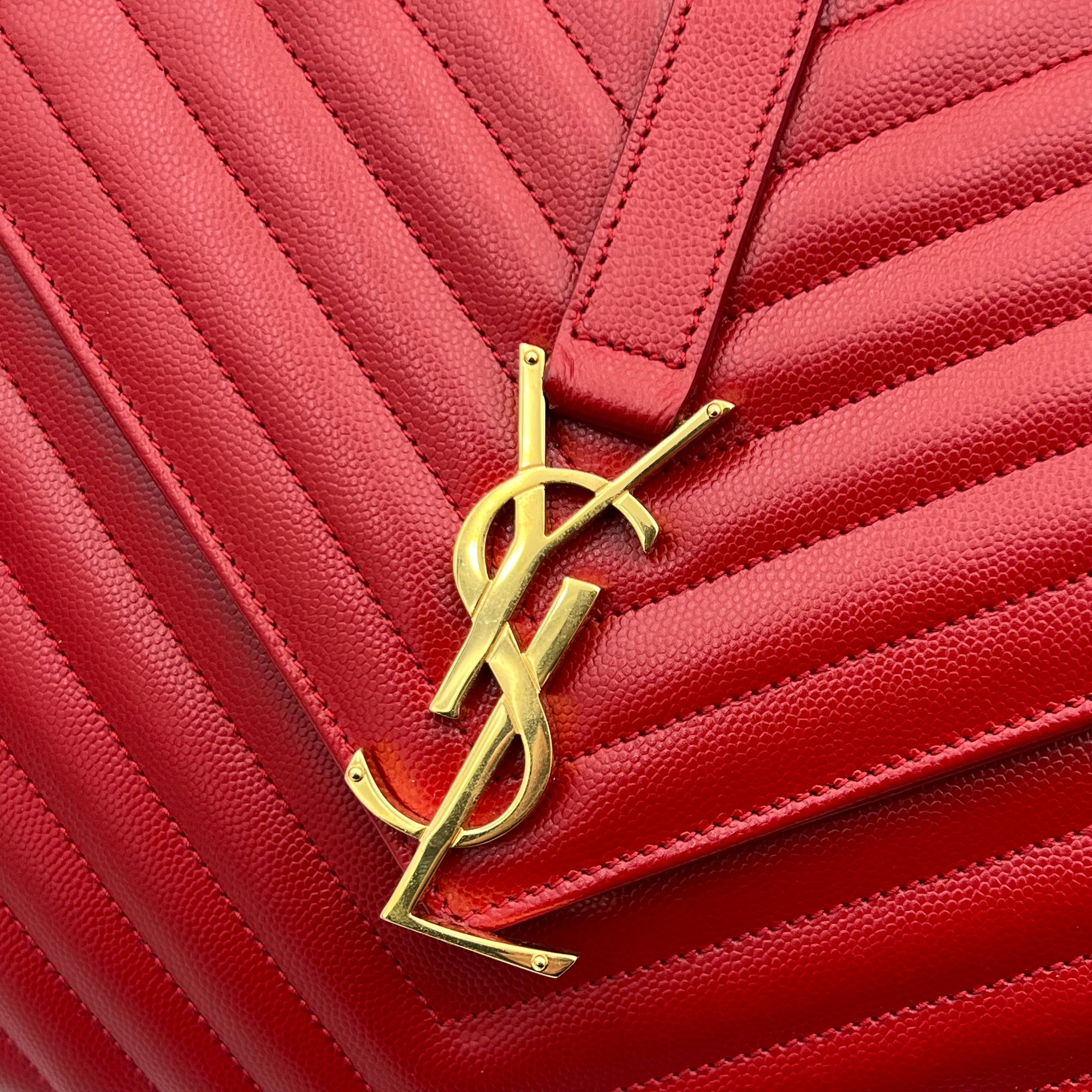 Envelope Shoulder Bag Large Red in Caviar Leather, Gold hardware