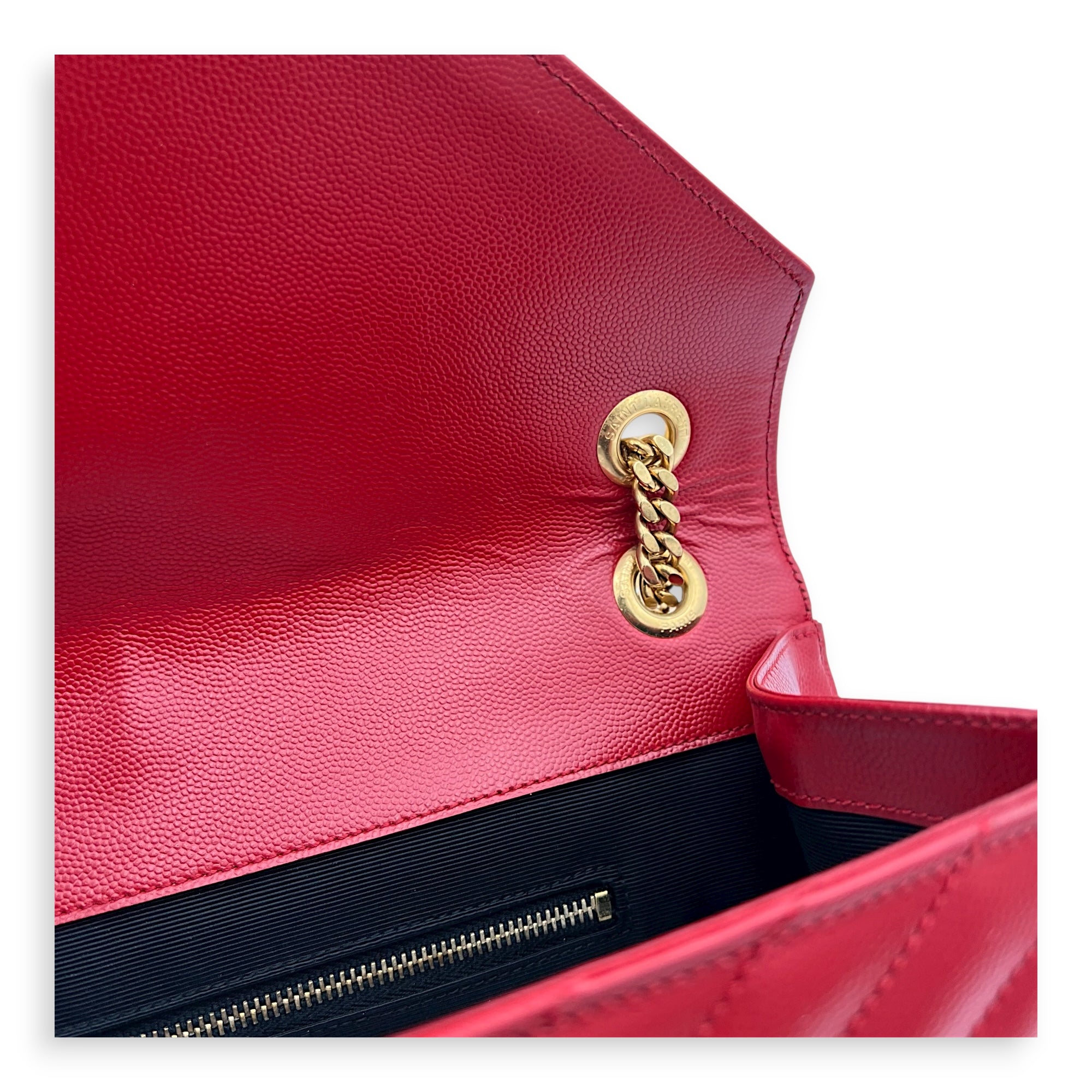 Envelope Shoulder Bag Large Red in Caviar Leather, Gold hardware