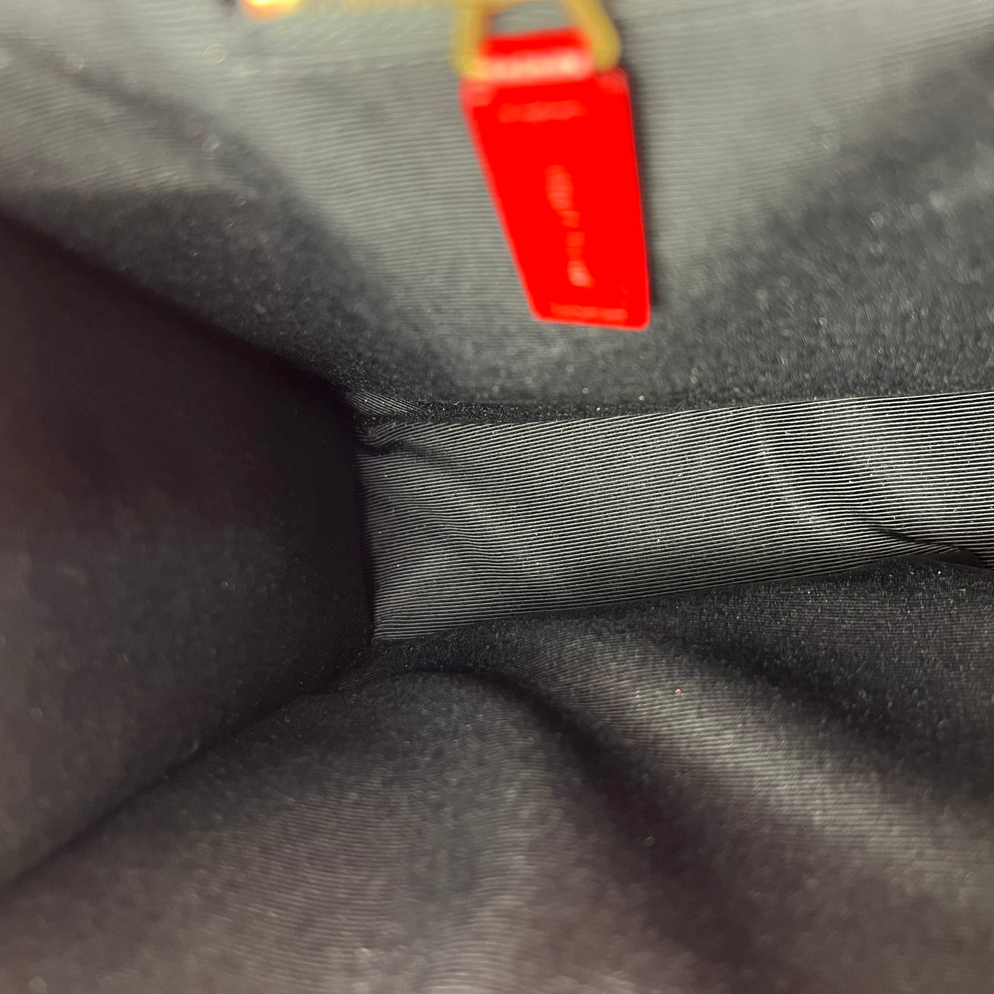 Envelope Shoulder Bag Large Red in Caviar Leather, Gold hardware