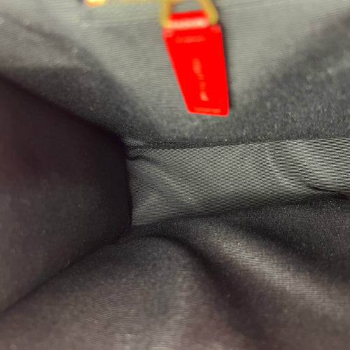 Envelope Shoulder Bag Large Red in Caviar Leather, Gold hardware