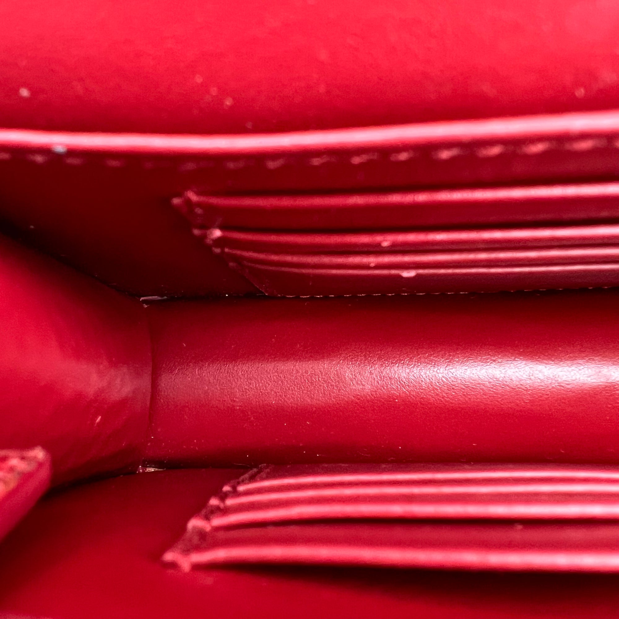 Sunset Wallet On Chain Red in Crocodile Embossed Calfskin, Silver hardware