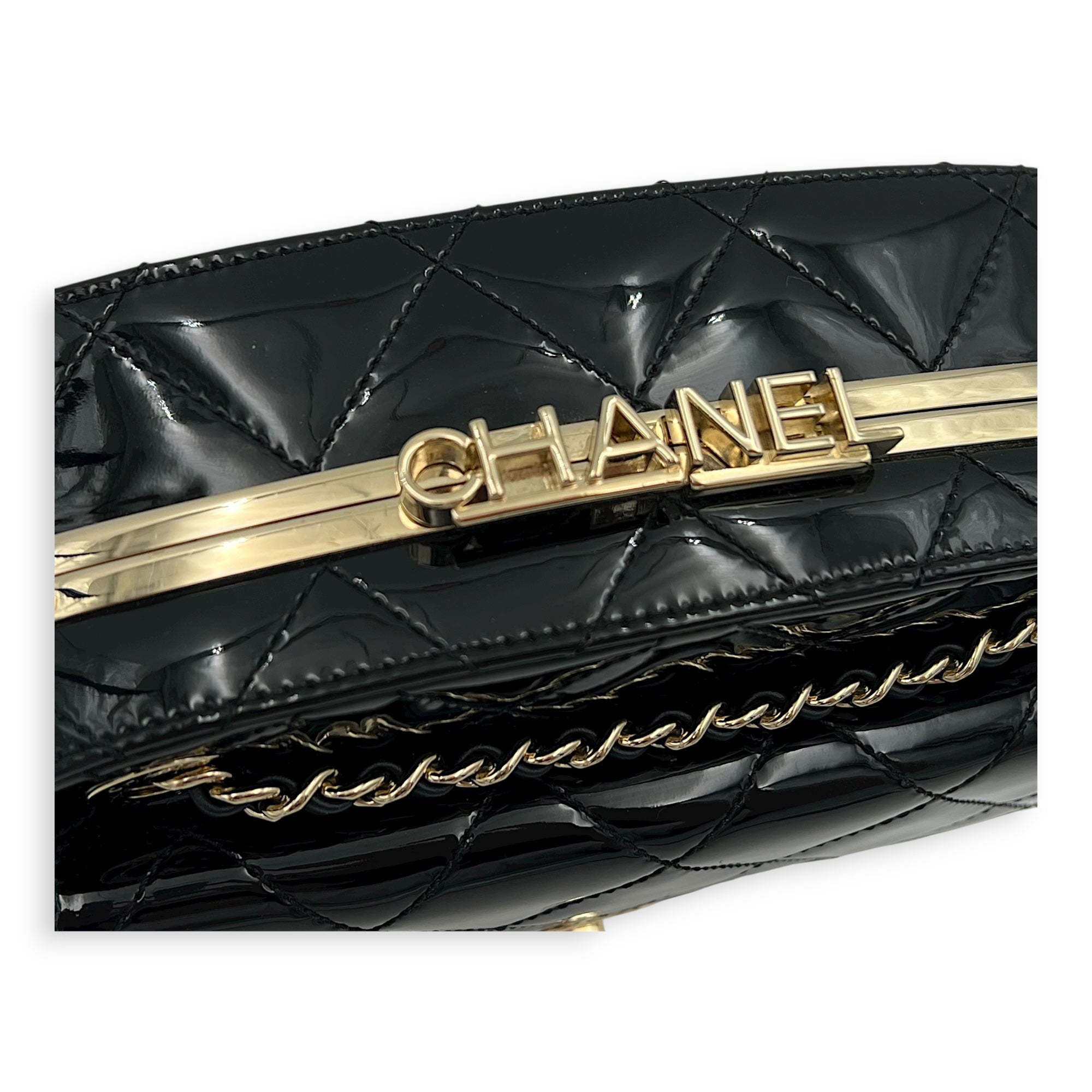 CC Seasonal Camera Shoulder Bag Black in Patent Leather, Gold hardware
