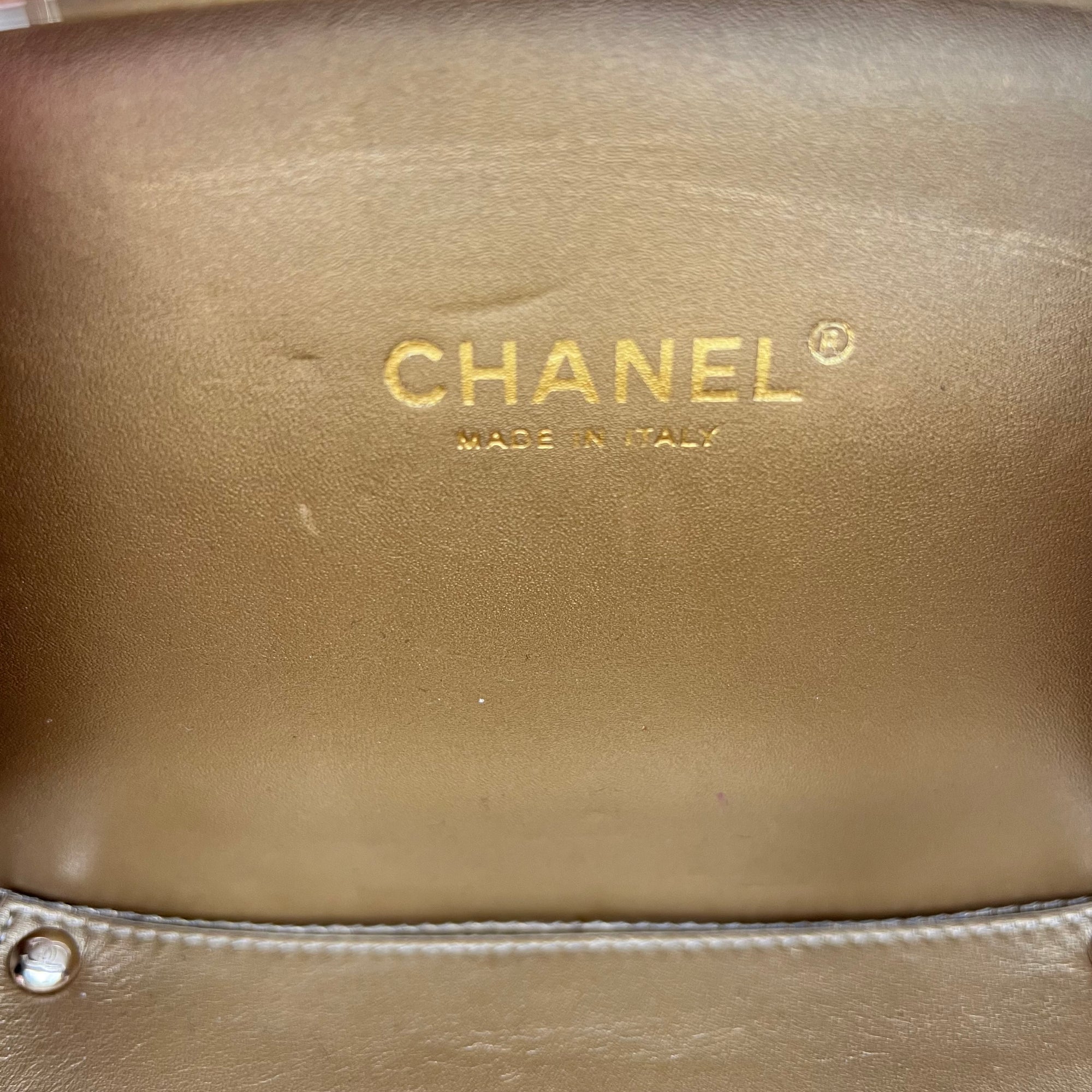 CC Seasonal Camera Shoulder Bag Black in Patent Leather, Gold hardware