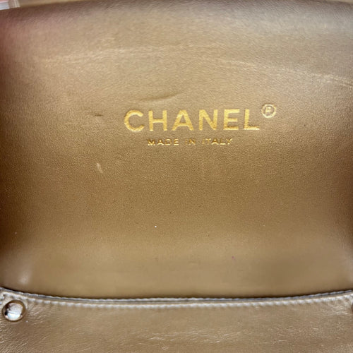 CC Seasonal Camera Shoulder Bag Black in Patent Leather, Gold hardware
