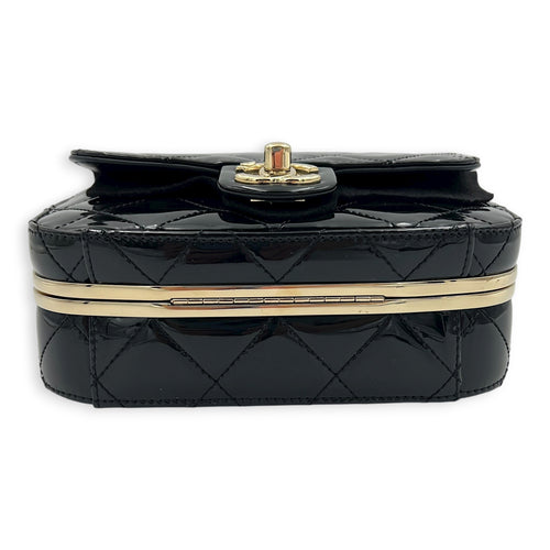 CC Seasonal Camera Shoulder Bag Black in Patent Leather, Gold hardware