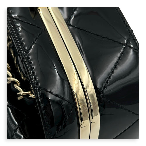 CC Seasonal Camera Shoulder Bag Black in Patent Leather, Gold hardware