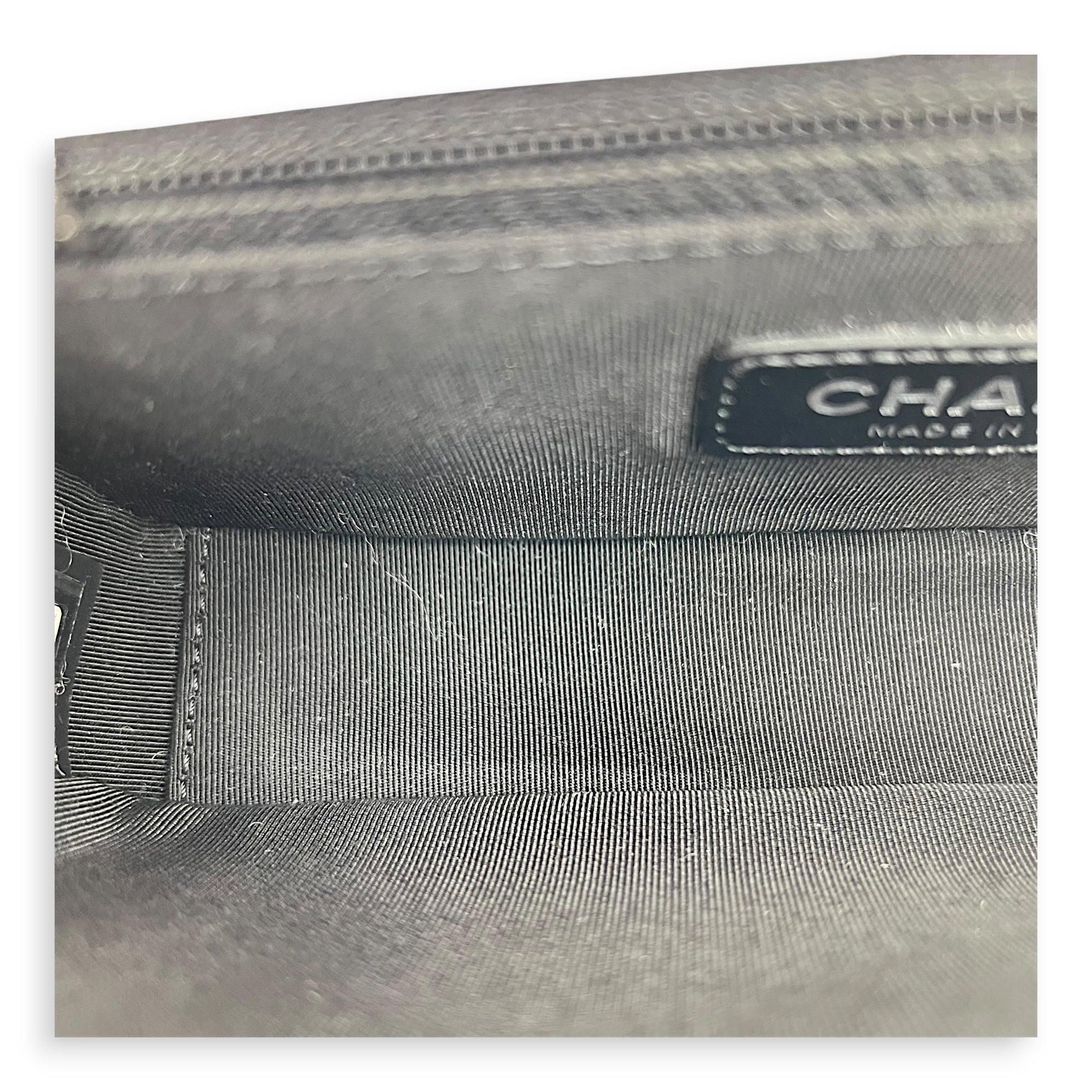 My Everything Shoulder Bag White in Caviar Leather, Black hardware