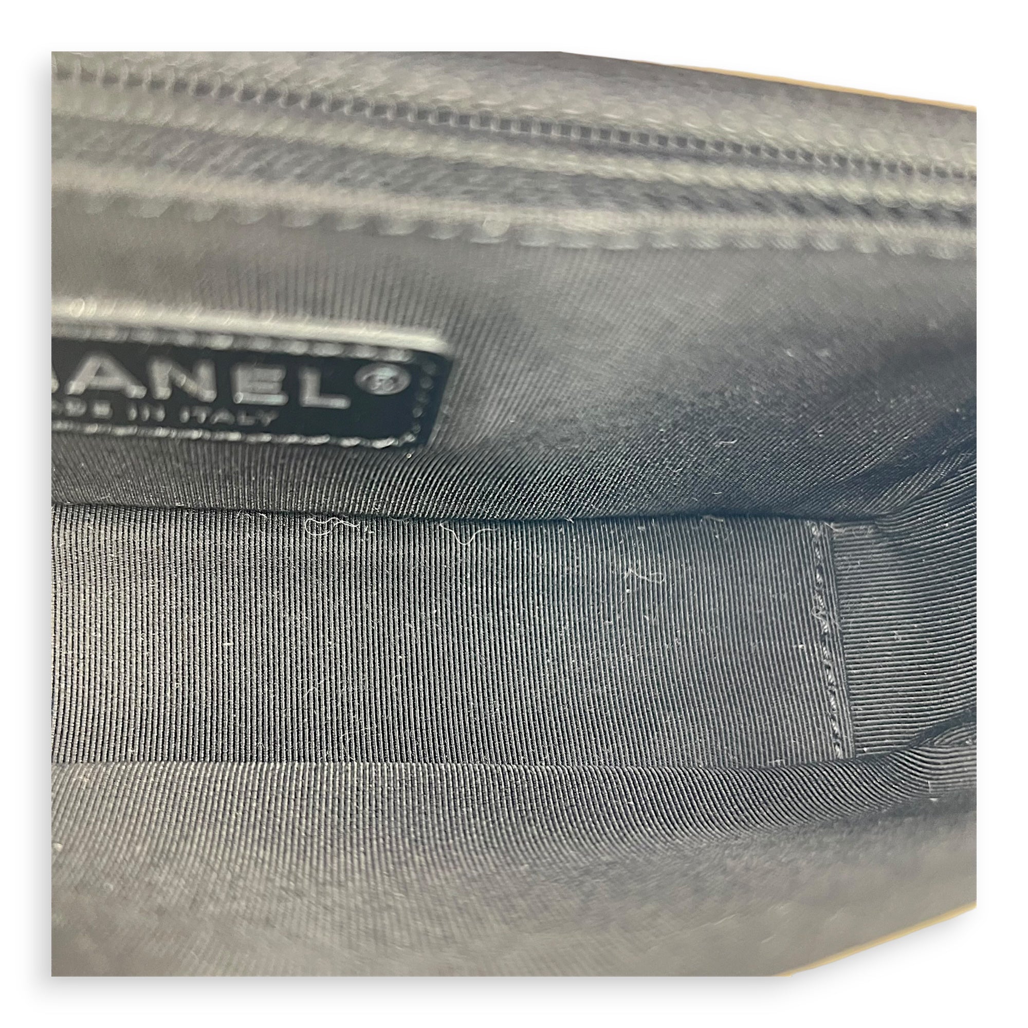 My Everything Shoulder Bag White in Caviar Leather, Black hardware