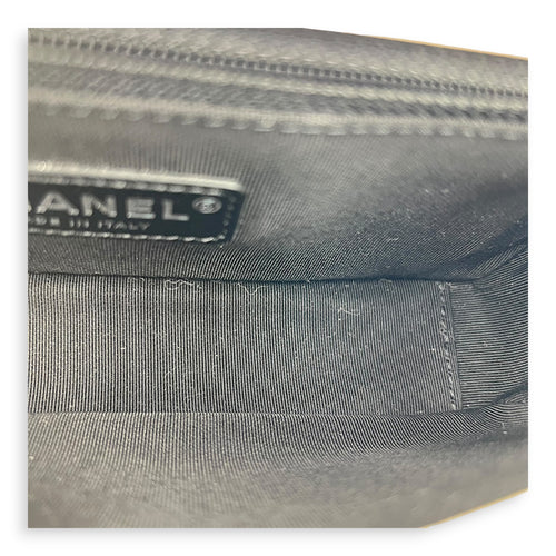 My Everything Shoulder Bag White in Caviar Leather, Black hardware